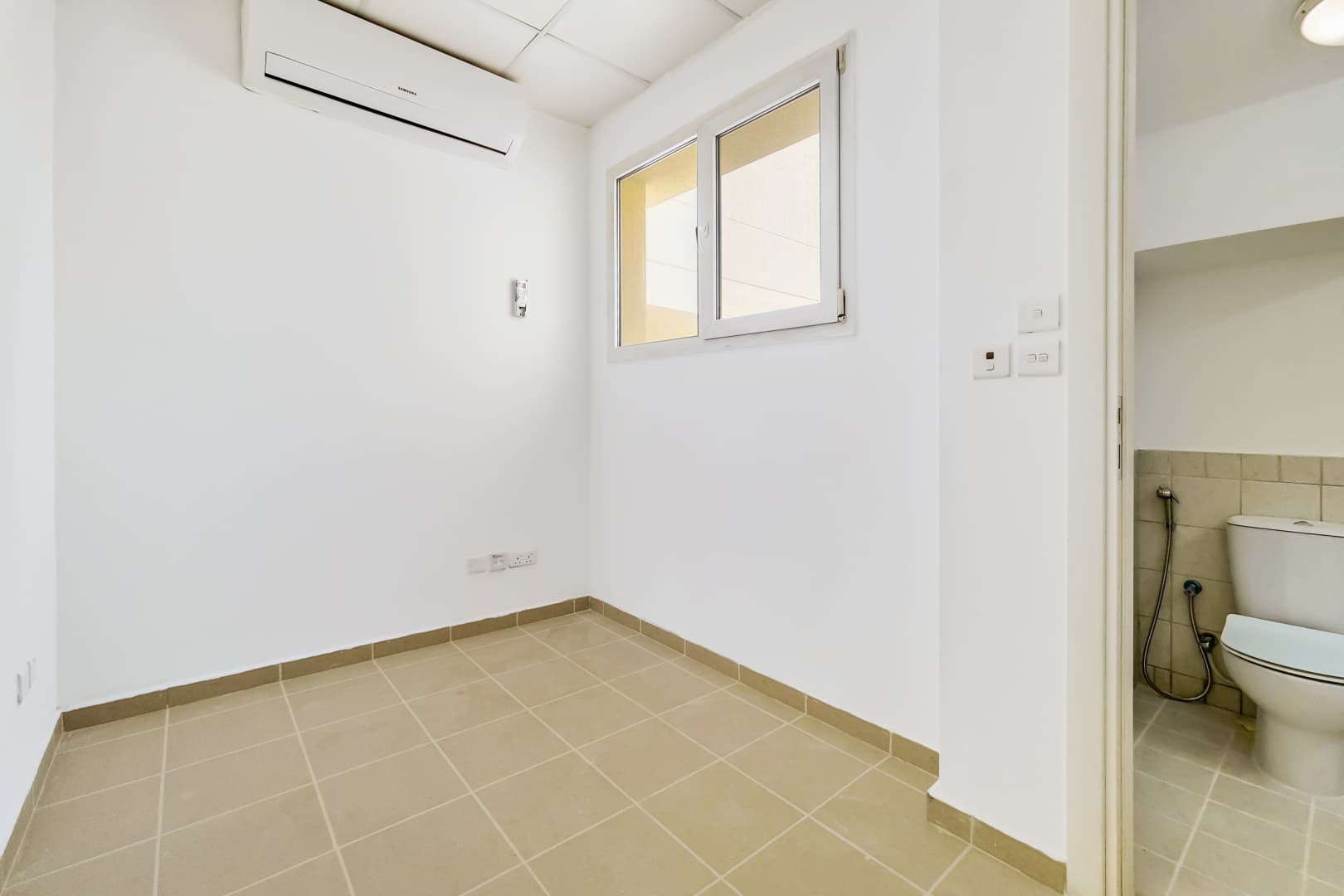5 Bedroom Villa in Meadows 3 - photo 2