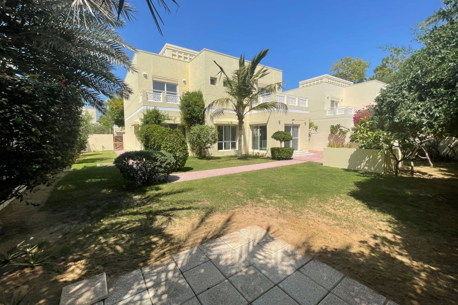 5 Bedroom Villa in Meadows 3