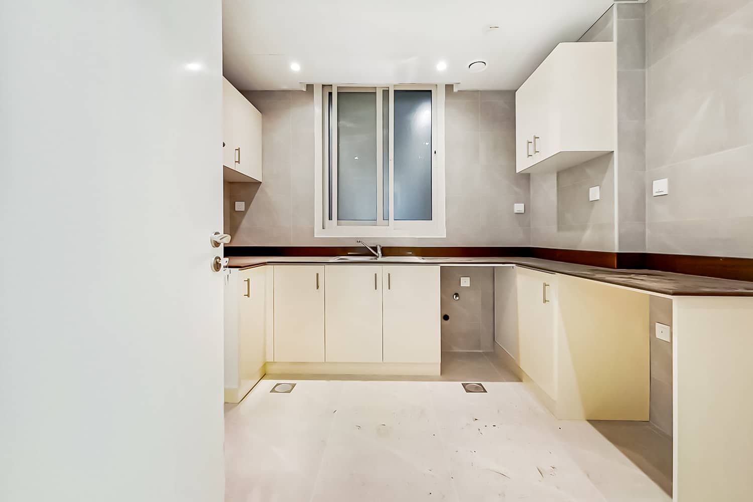 1 Bedroom Apartment in Marina Sail - photo 2