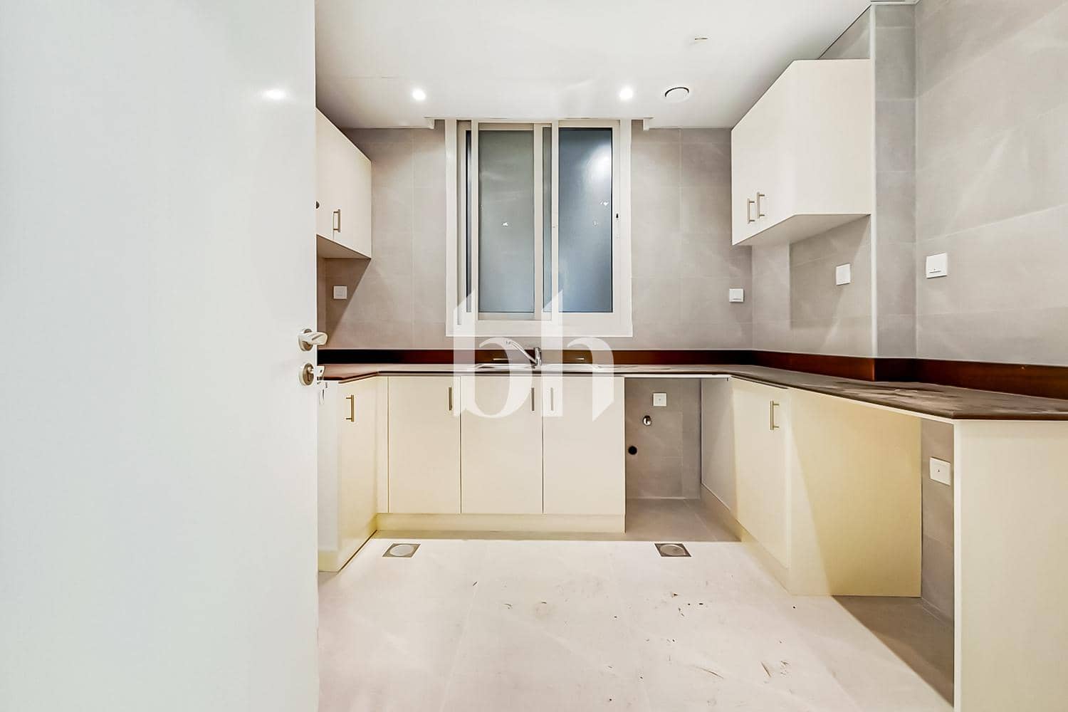 1 Bedroom Apartment in Marina Sail - photo 2