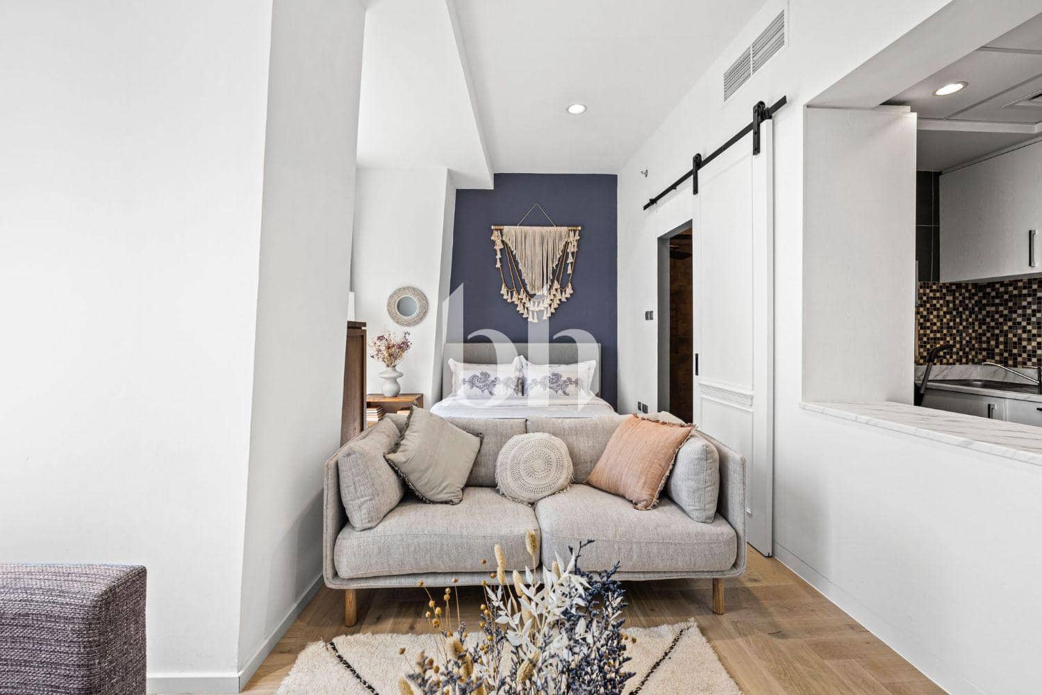 Studio Apartment in Cayan Tower - photo 2