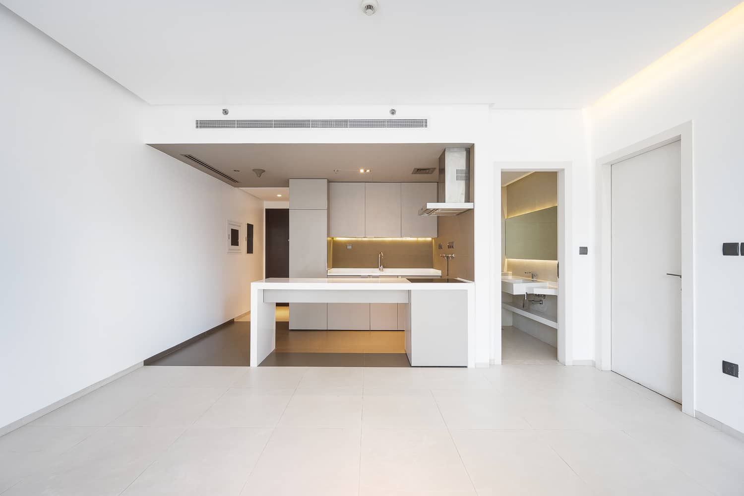 1 Bedroom Apartment in West Avenue Tower - photo 1