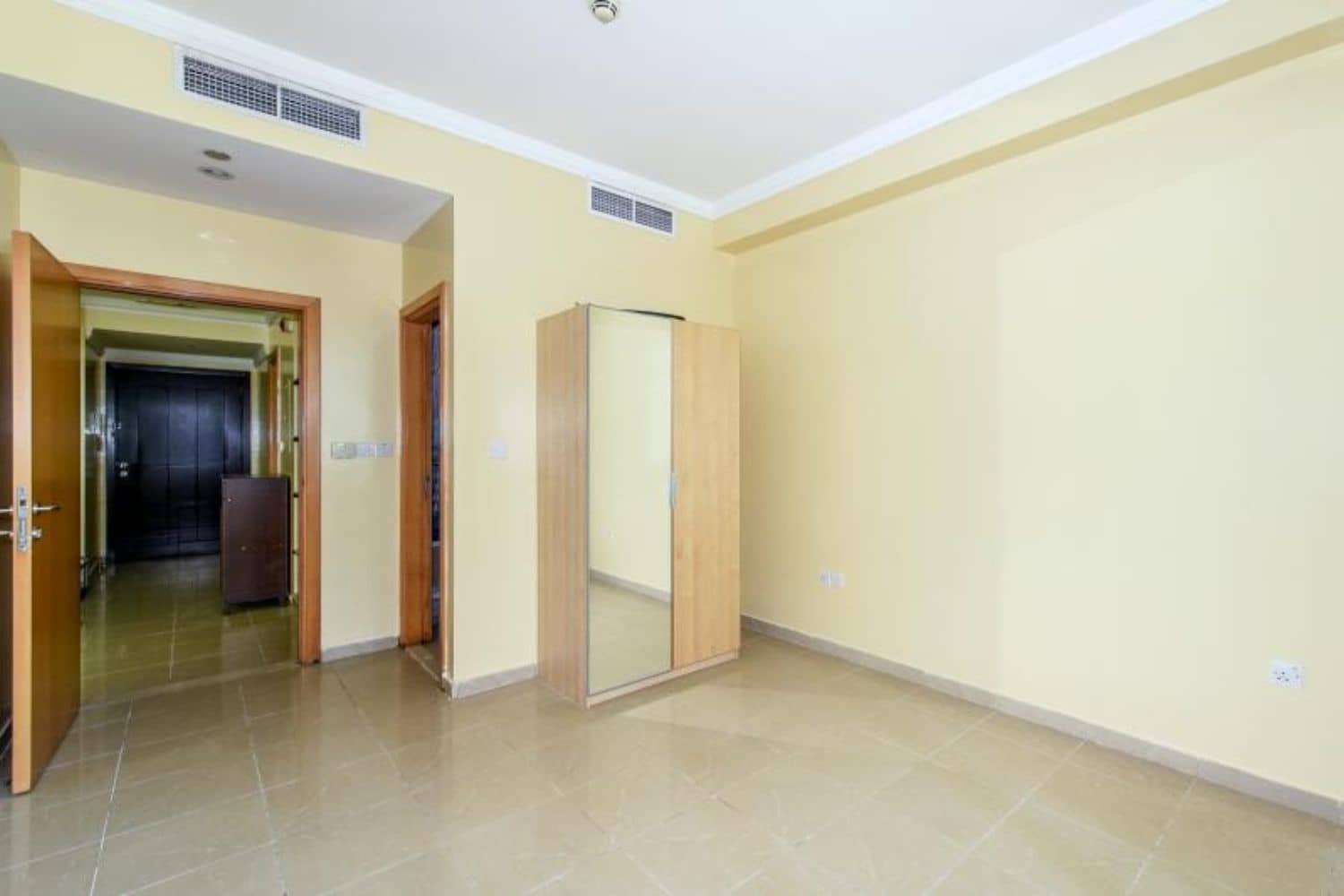 1 Bedroom Apartment in Marina Crown - photo 1