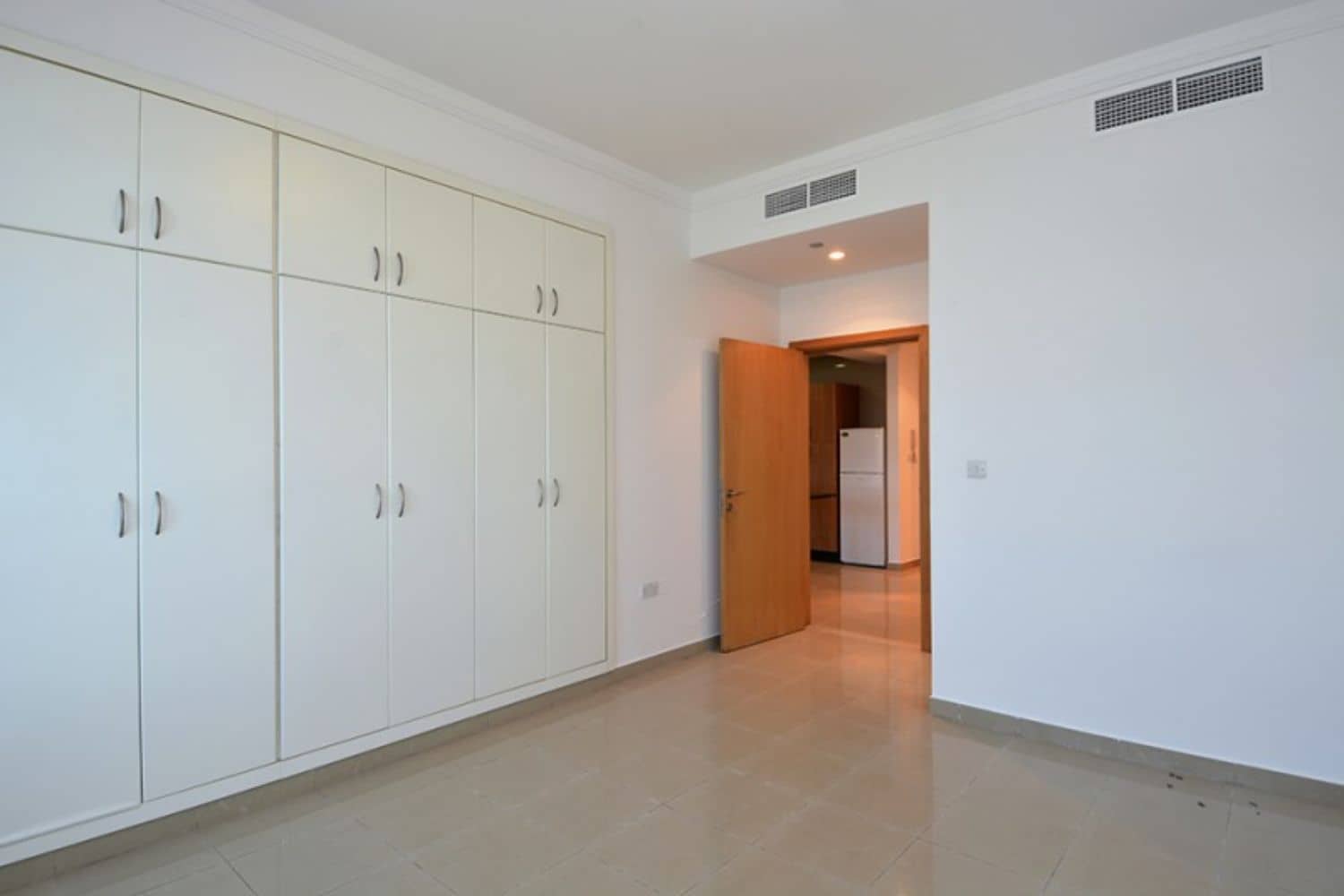 1 Bedroom Apartment in Marina Crown - photo 2