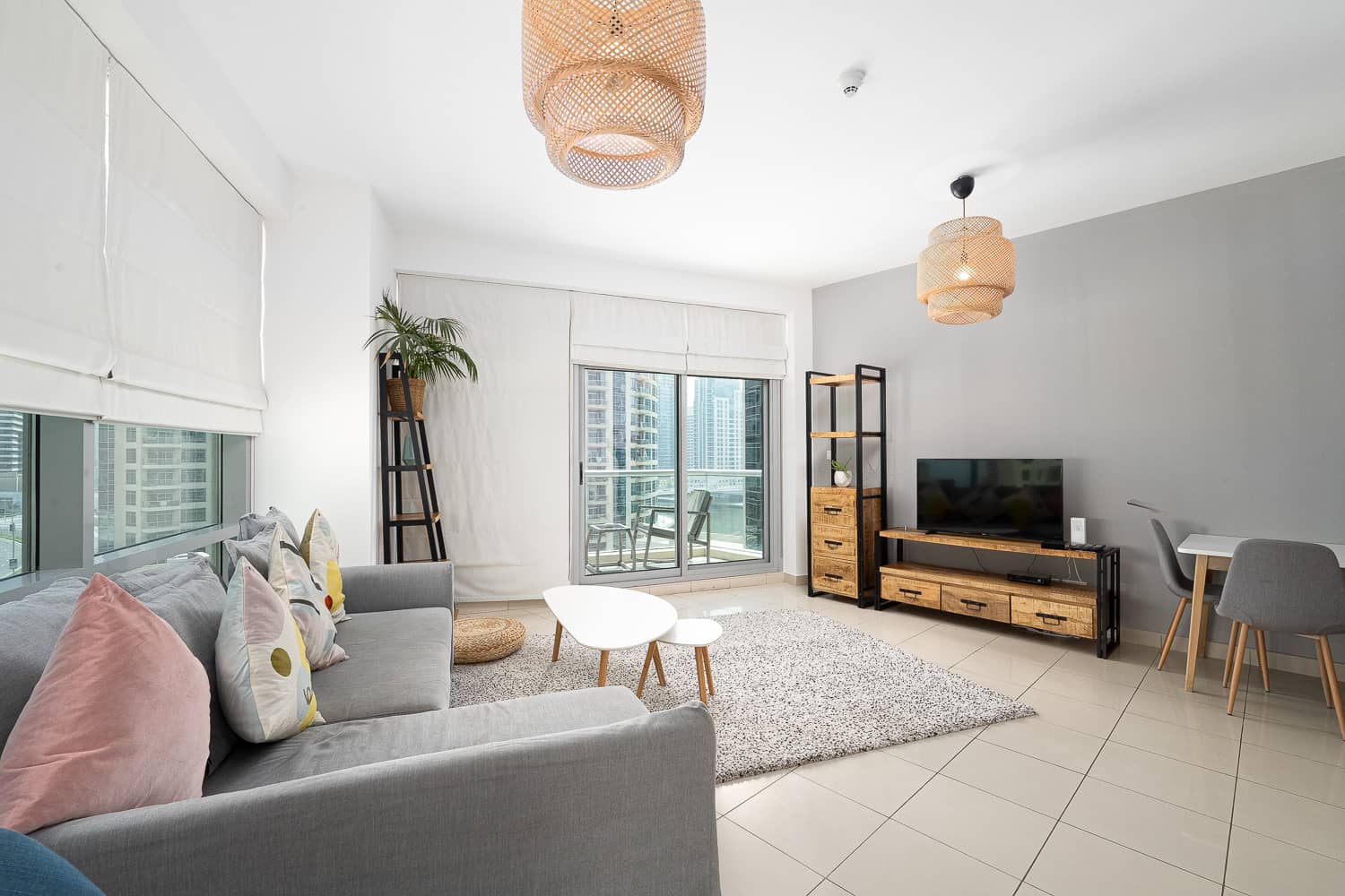1 Bedroom Apartment in Sanibel Tower - photo 2