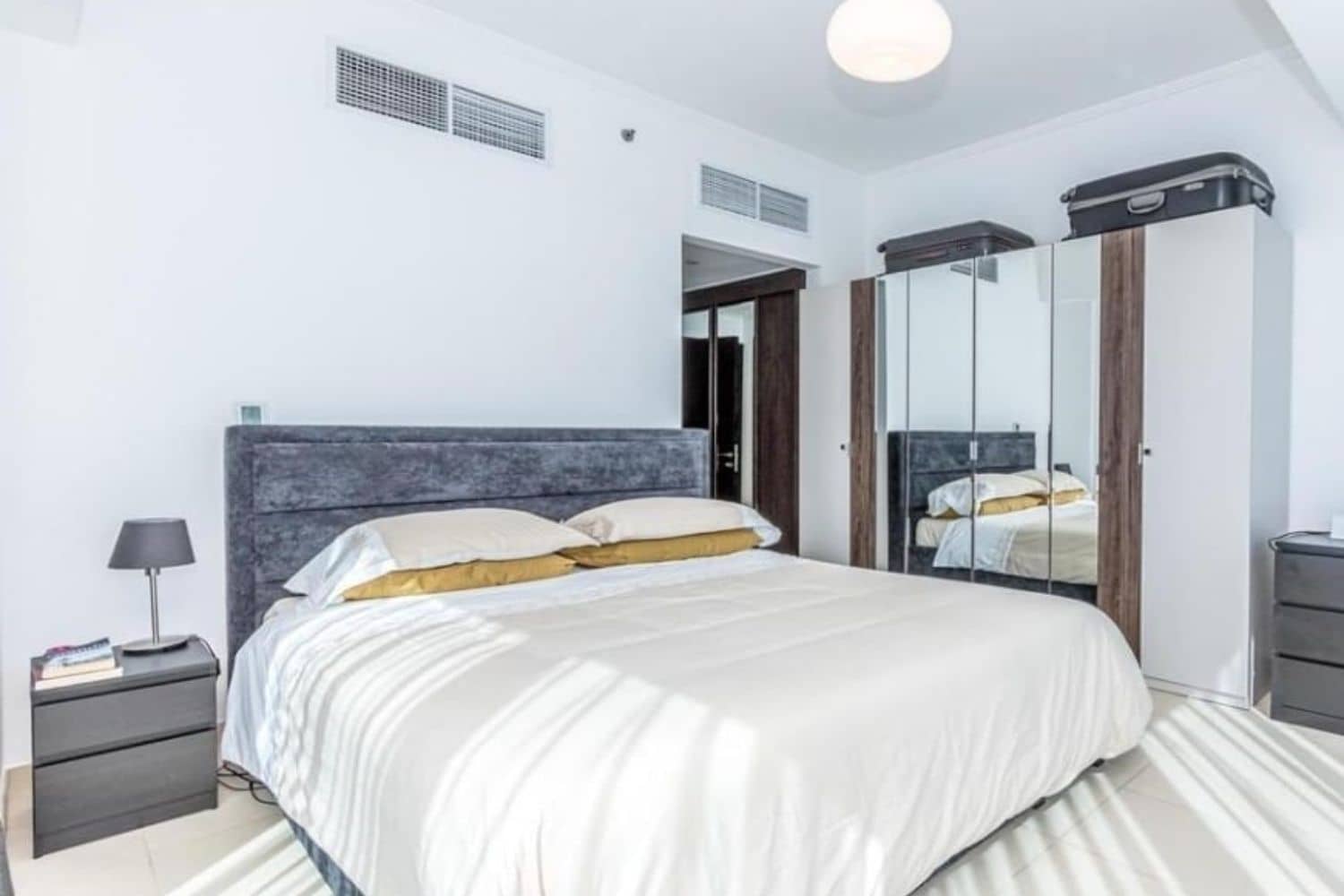 1 Bedroom Apartment in Silverene Tower B - photo 2