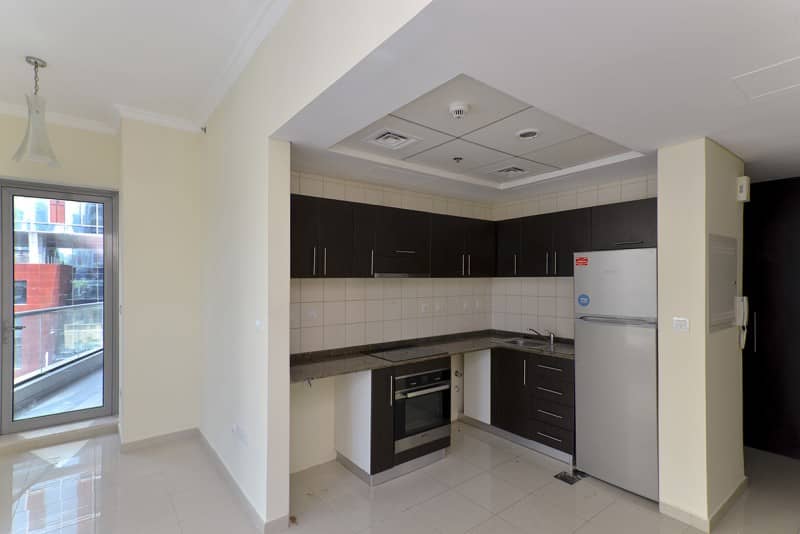 Studio Apartment in Bay Central West - photo 1