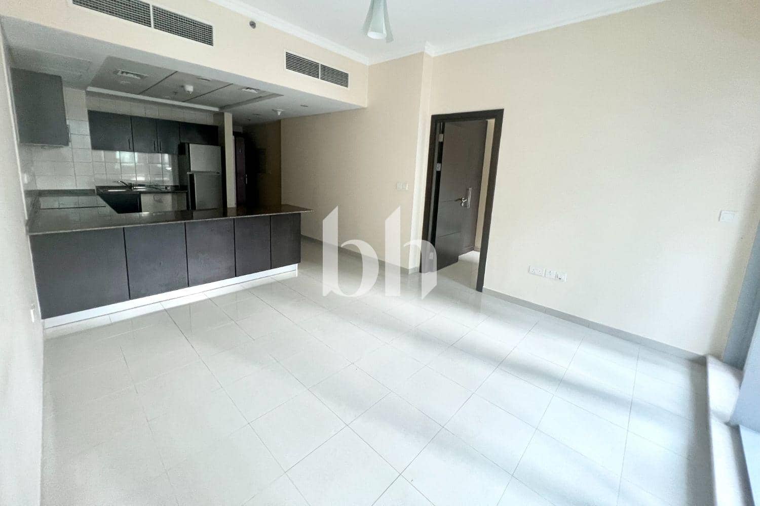1 Bedroom Apartment in Bay Central West - photo 2