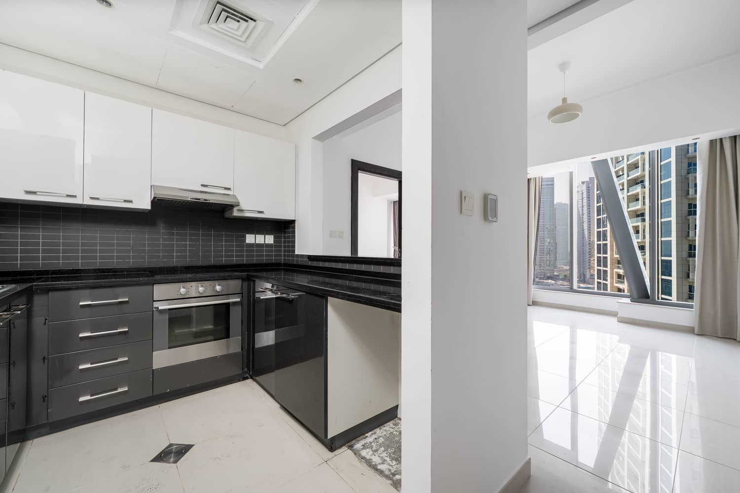 1 Bedroom Apartment in Silverene Tower B - photo 2