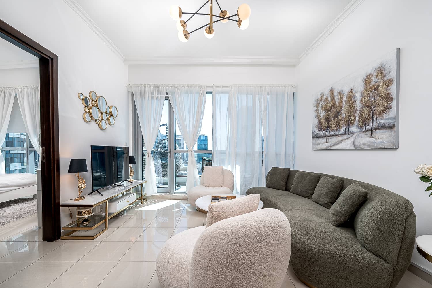 1 Bedroom Apartment in Bay Central West - photo 2