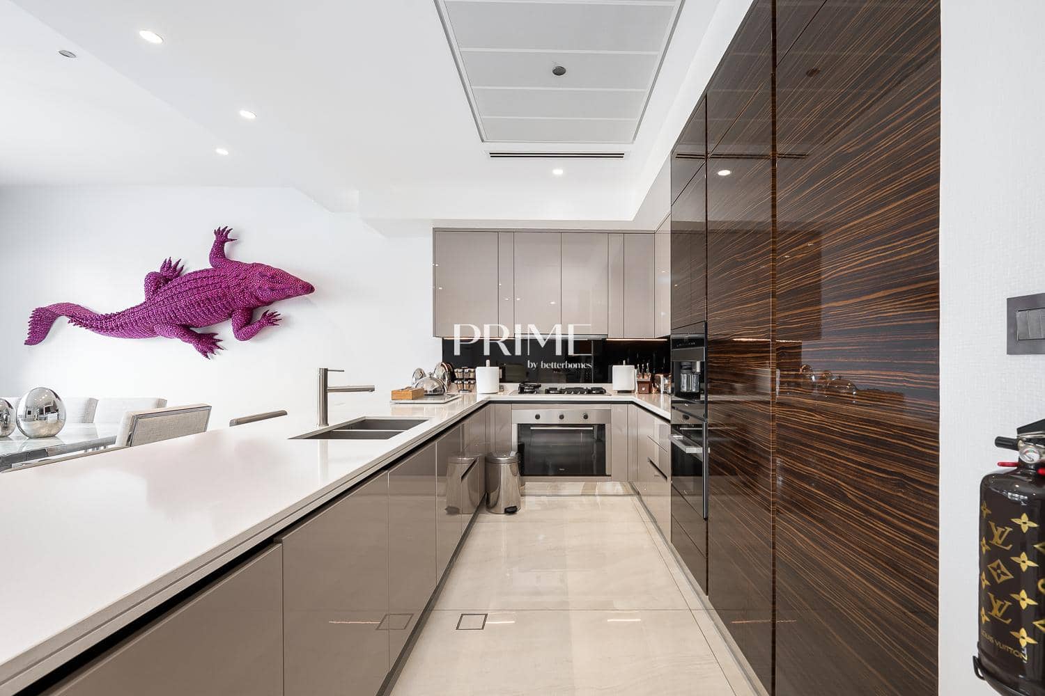 2 Bedroom Apartment in Jumeirah Living Marina Gate - photo 2
