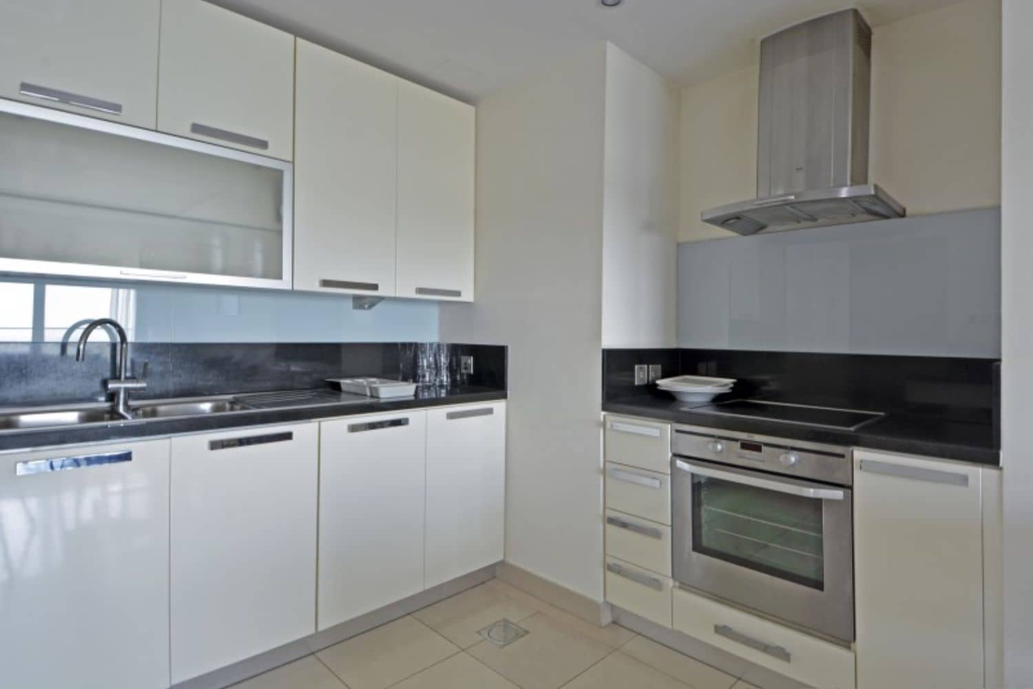 2 Bedroom Apartment in Bonnington Tower - photo 2