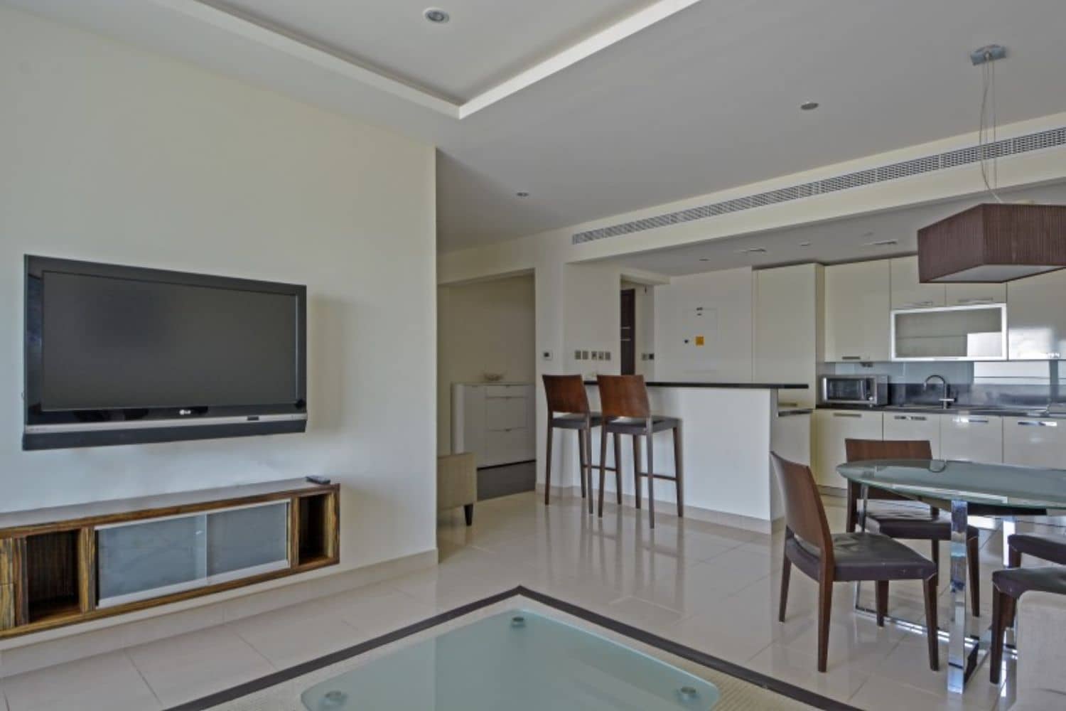 2 Bedroom Apartment in Bonnington Tower - photo 1