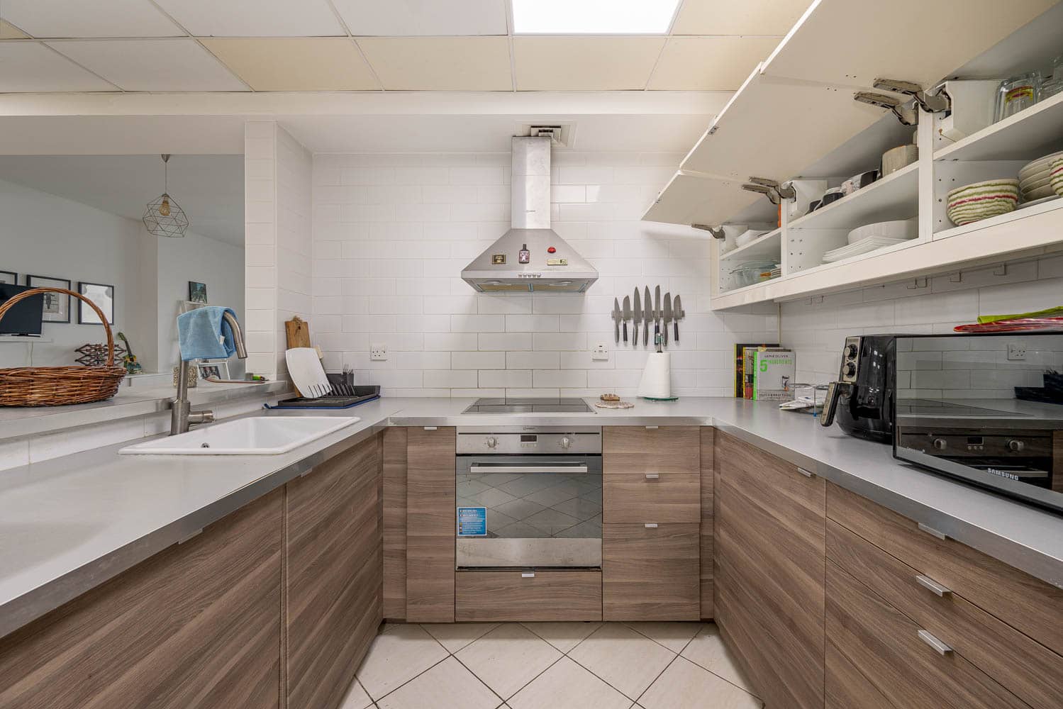 1 Bedroom Apartment in Concorde Tower - photo 2