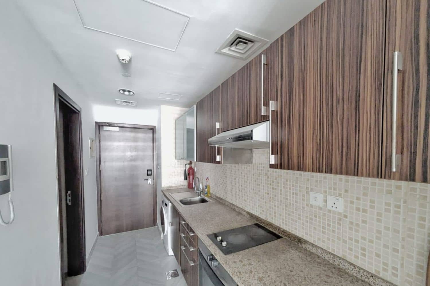 Studio Apartment in Goldcrest Executive - photo 2