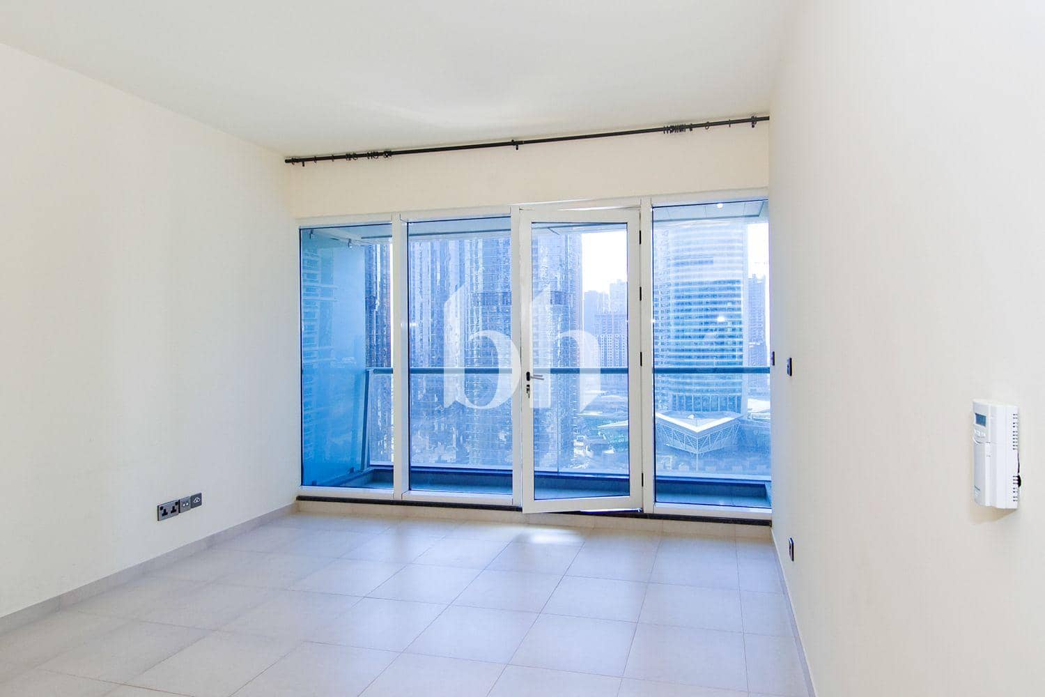 Studio Apartment in Dubai Arch - photo 1