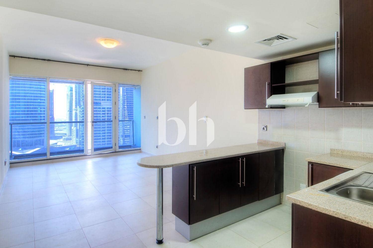 Studio Apartment in Dubai Arch - photo 2