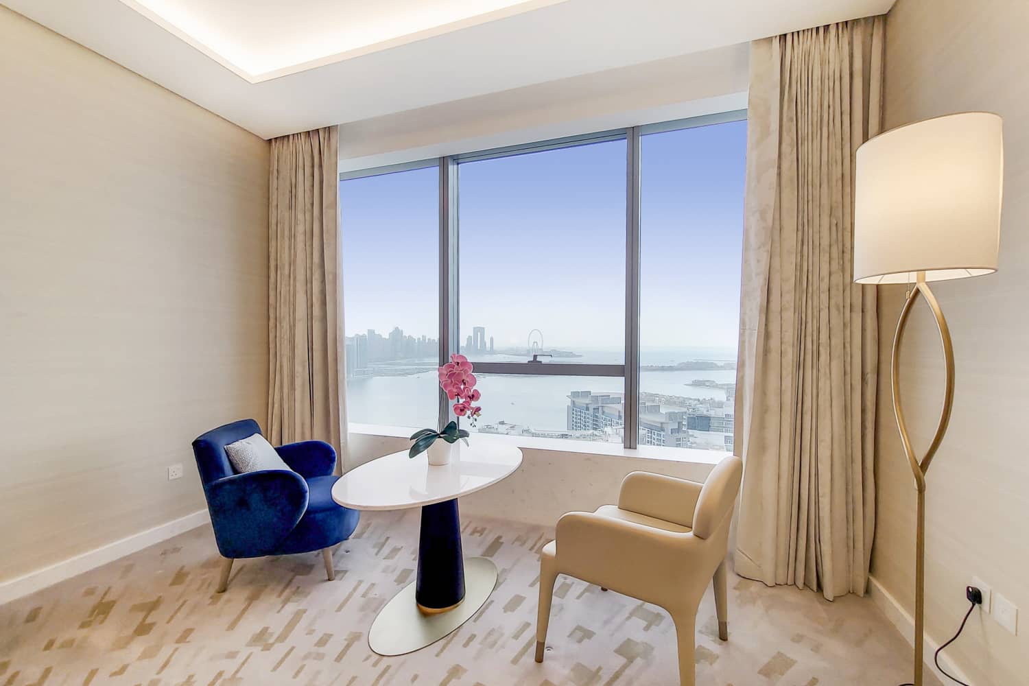 Studio Apartment in The Palm Tower - photo 2