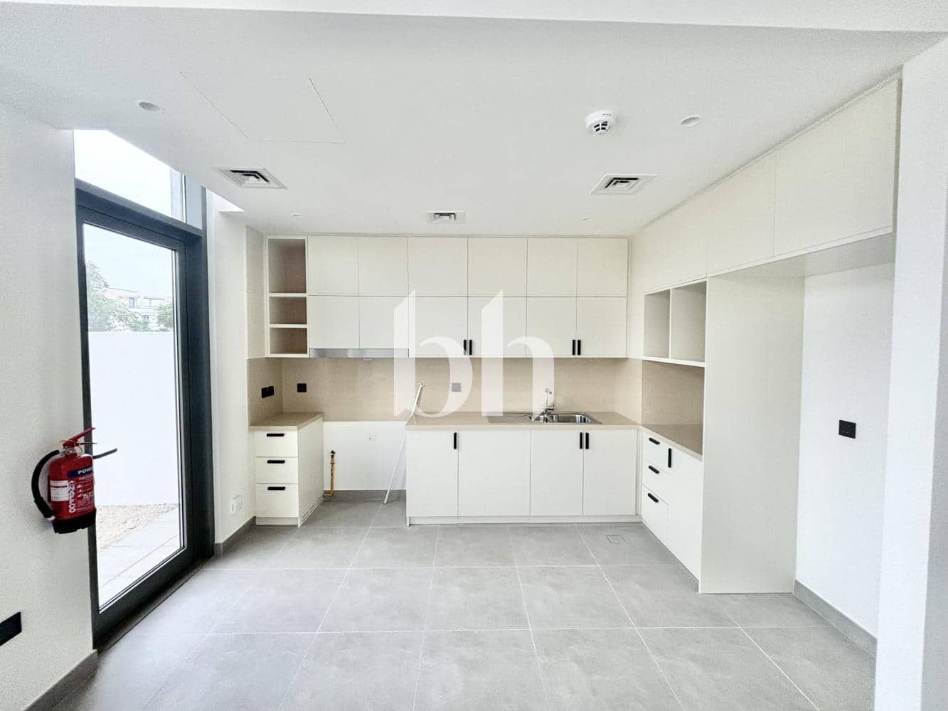 3 Bedroom Townhouse in Ruba - photo 2