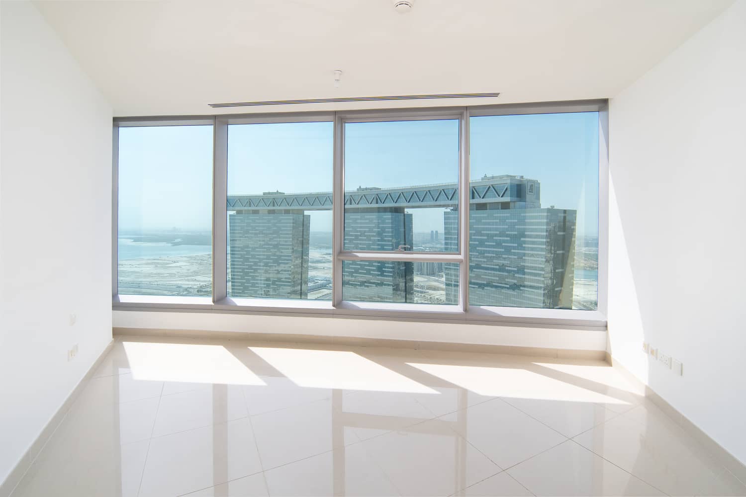 1 Bedroom Apartment in Sky Tower - photo 2