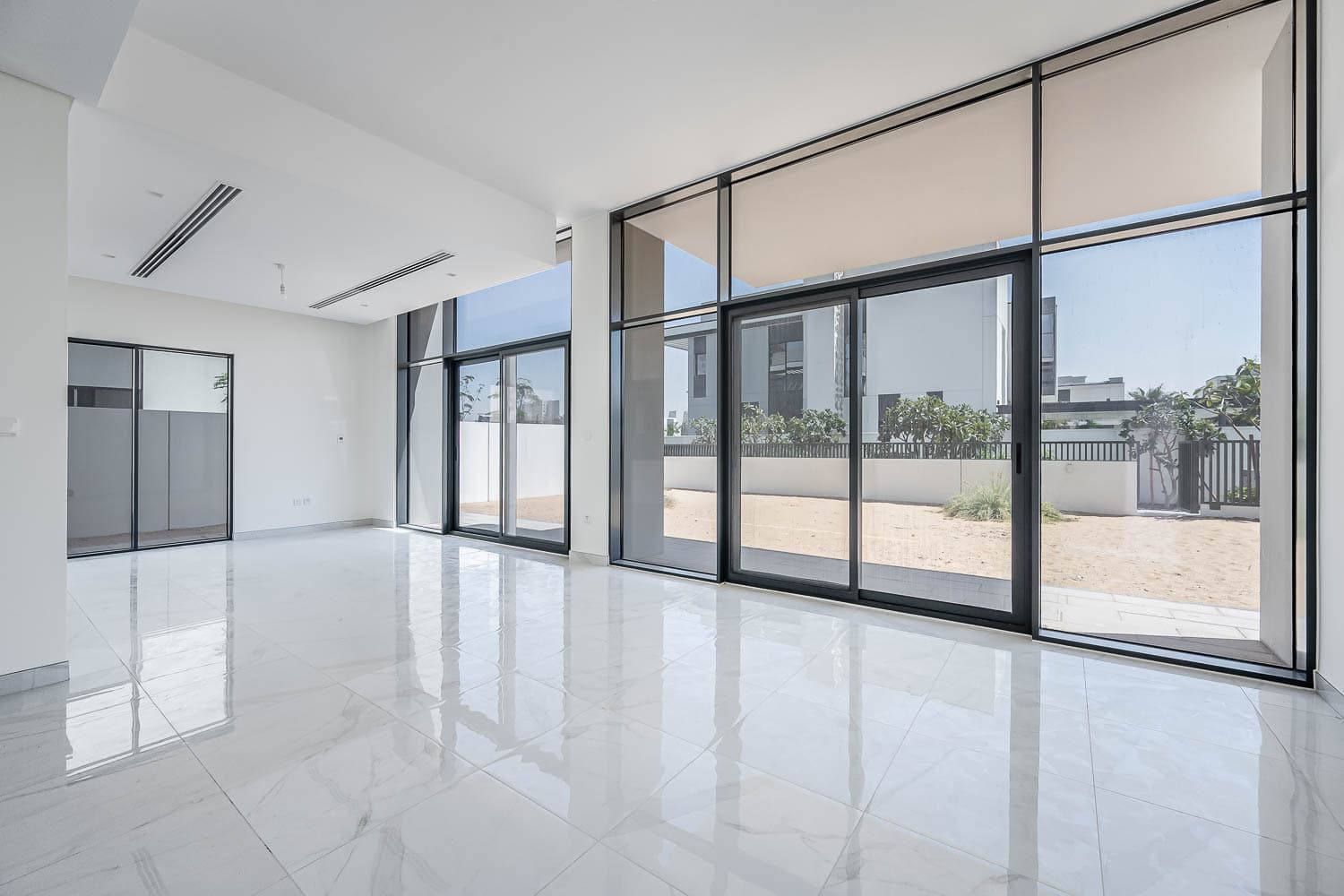 4 Bedroom Villa in Murooj Al Furjan 1 - photo 2