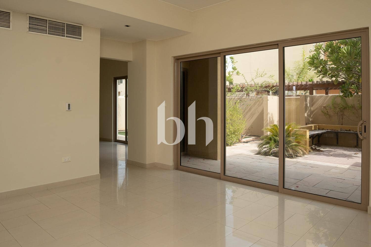 4 Bedroom Townhouse in Muzera Community - photo 2