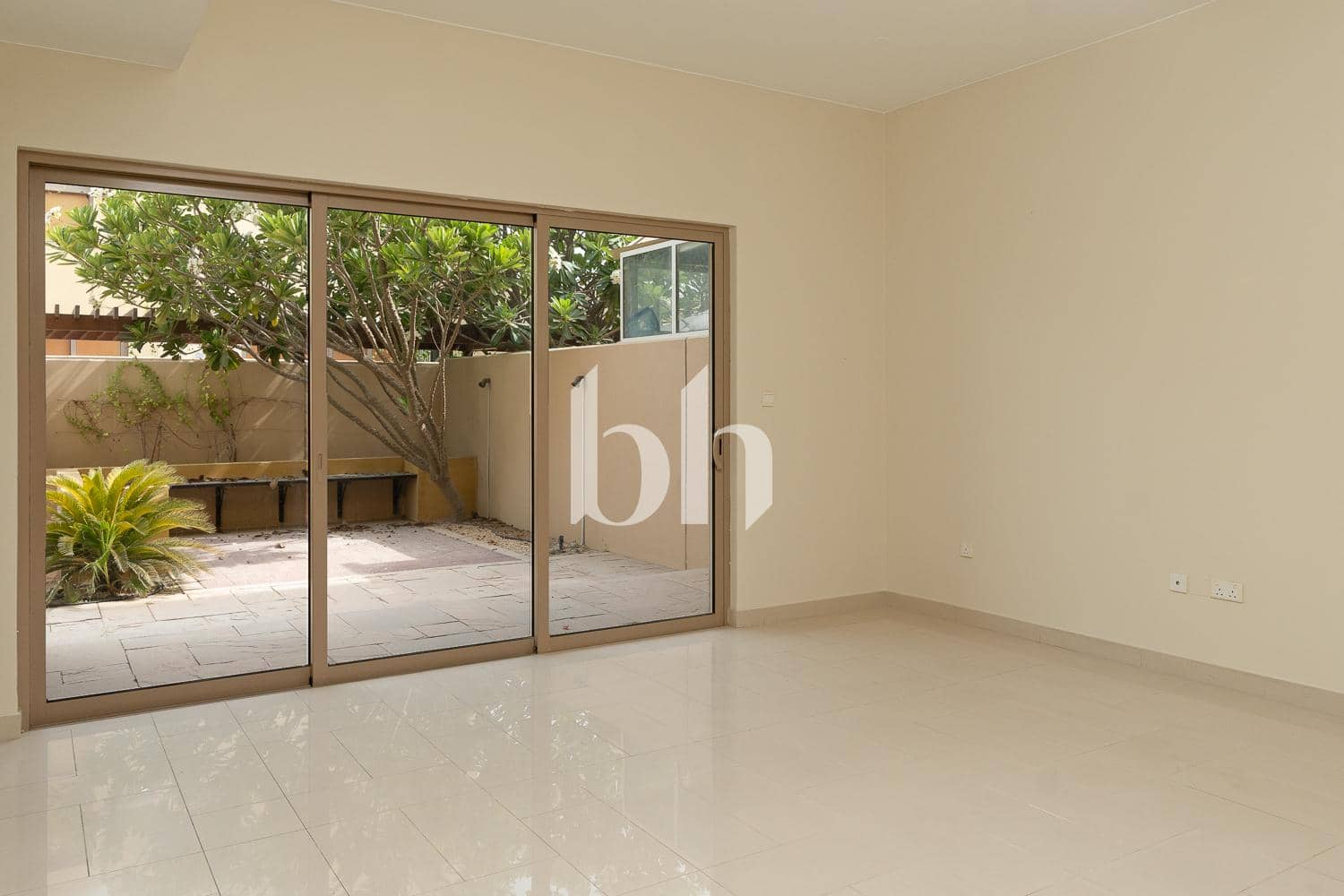 4 Bedroom Townhouse in Muzera Community - photo 1