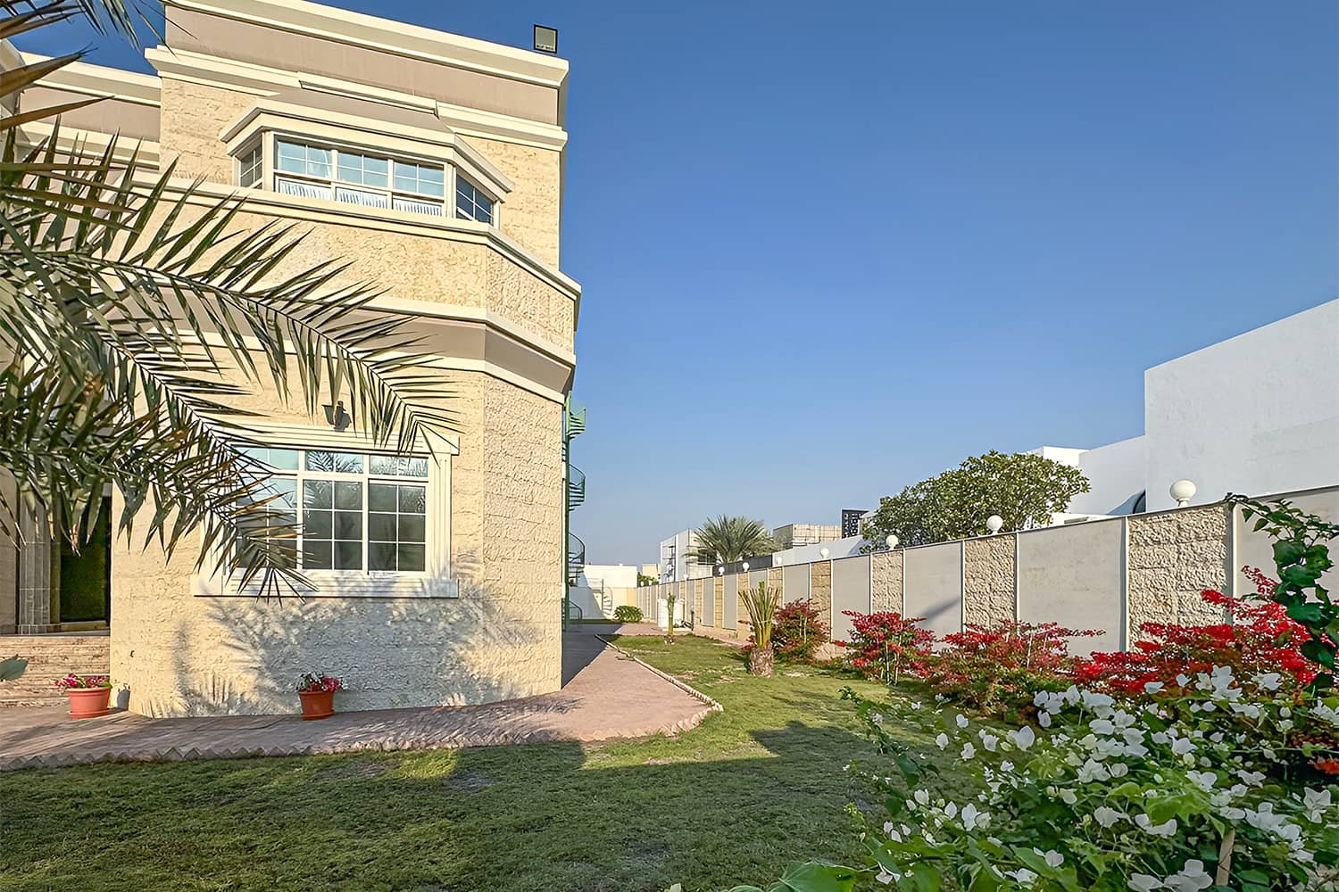 6 Bedroom Villa in Al Barsha 2 Villas - photo 1