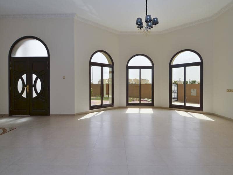 4 Bedroom Villa in Al Muhaisnah Building 1A - photo 2