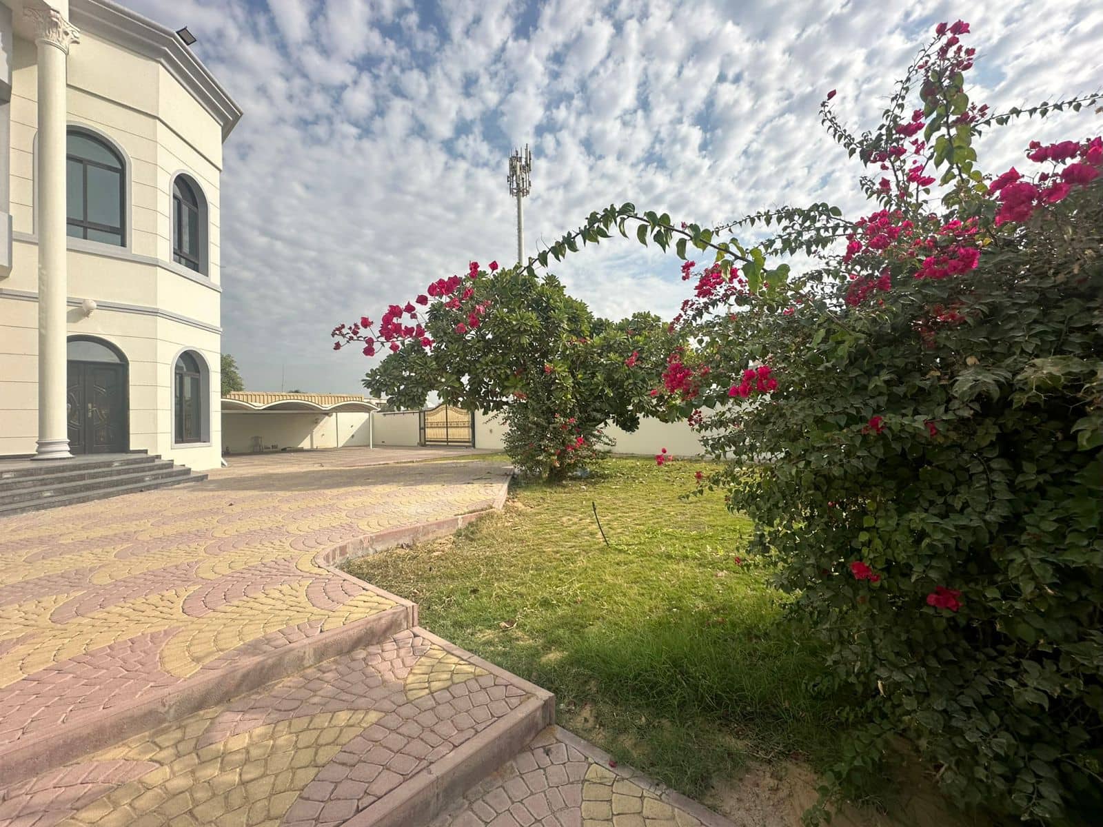 4 Bedroom Villa in Al Muhaisnah Building 1A - photo 1