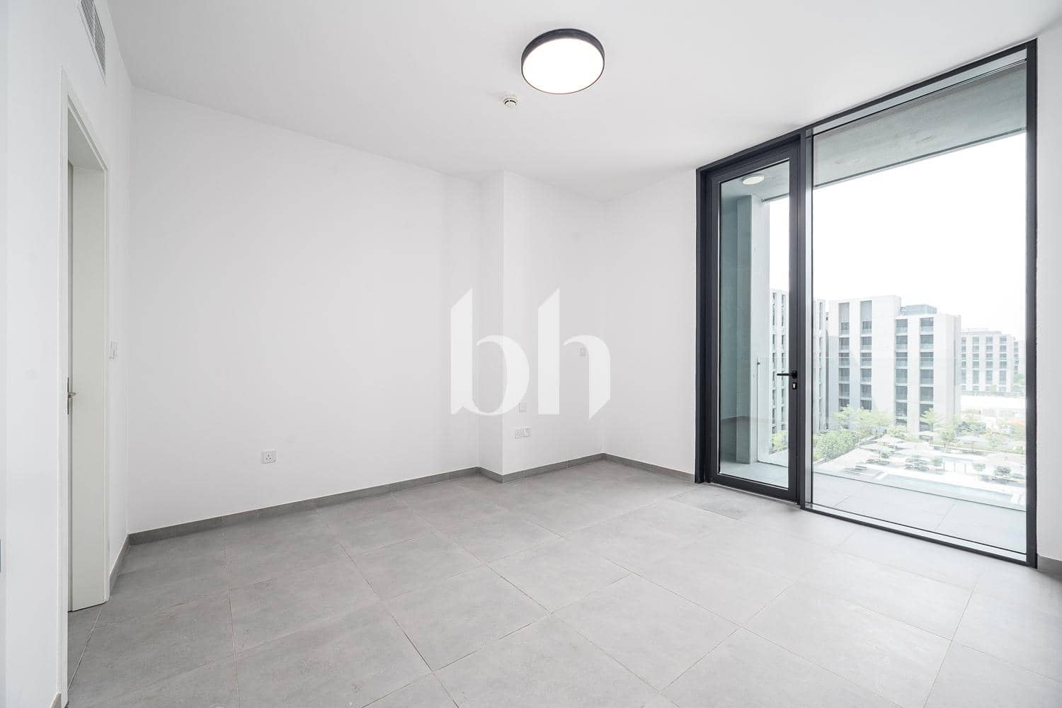 1 Bedroom Apartment in Tiraz - photo 1