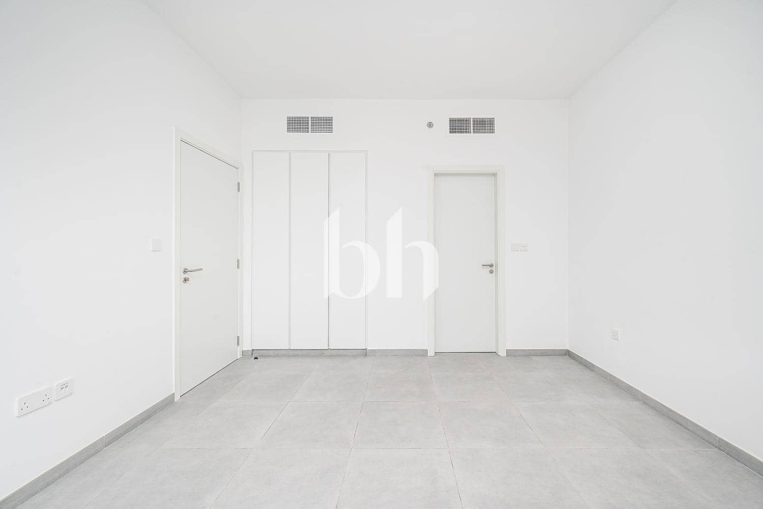 1 Bedroom Apartment in Tiraz - photo 2