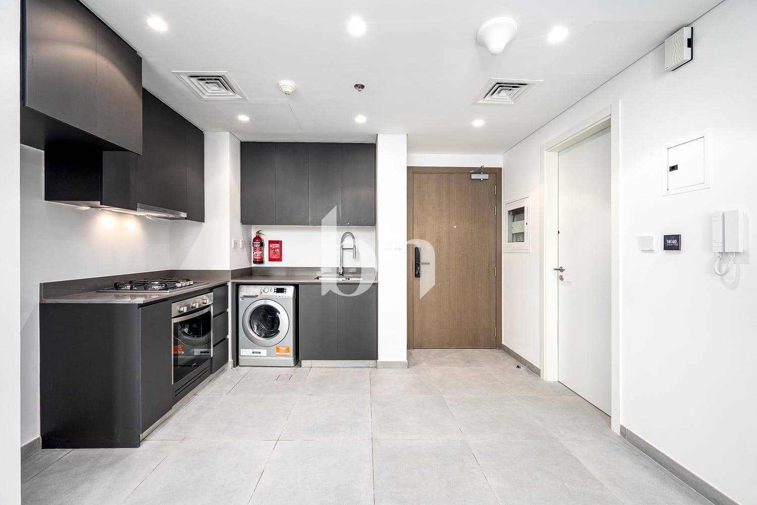 1 Bedroom Apartment in Tiraz - photo 1