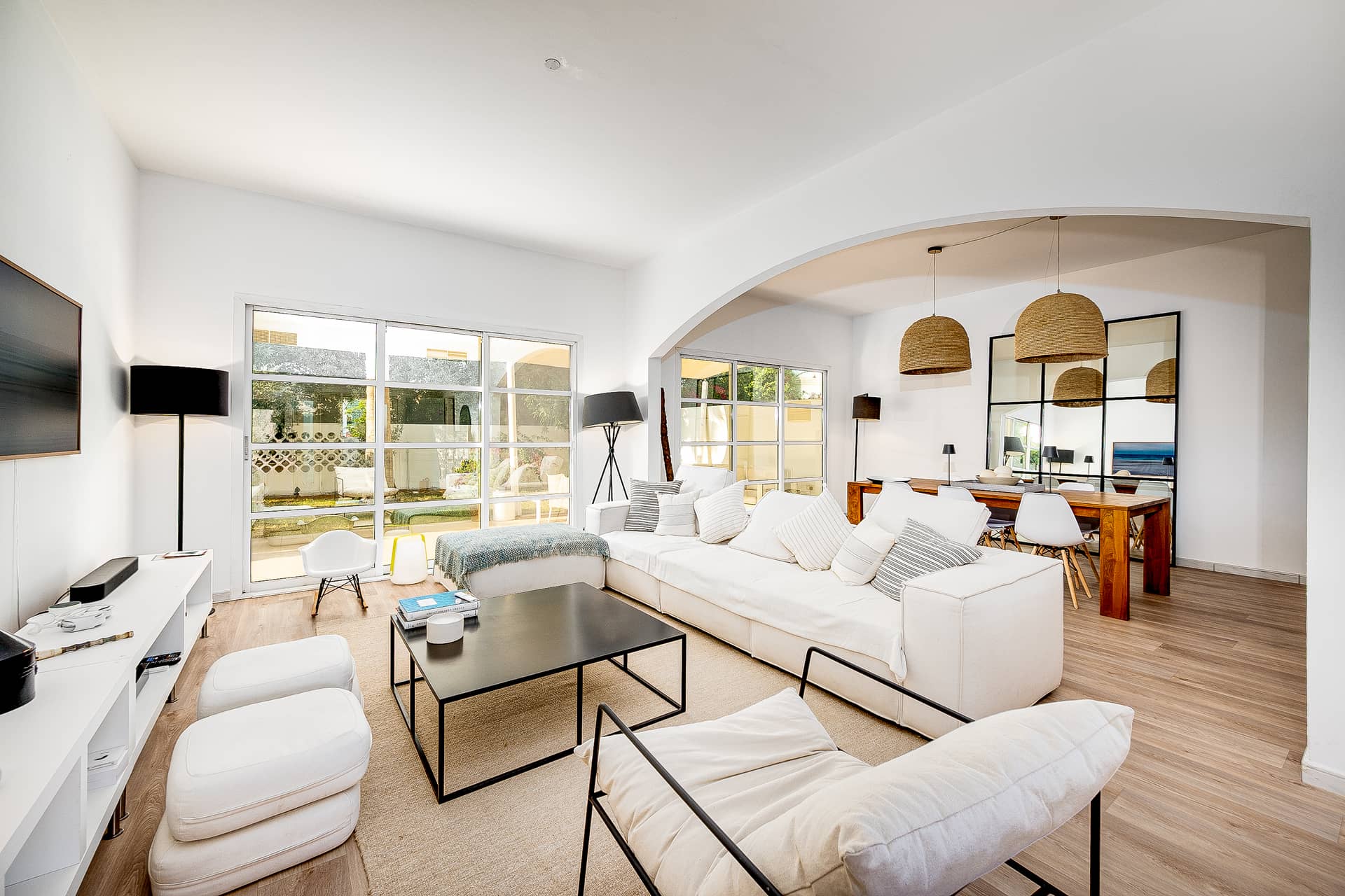 5 Bedroom Villa in Umm Suqeim 3 Villas - photo 2