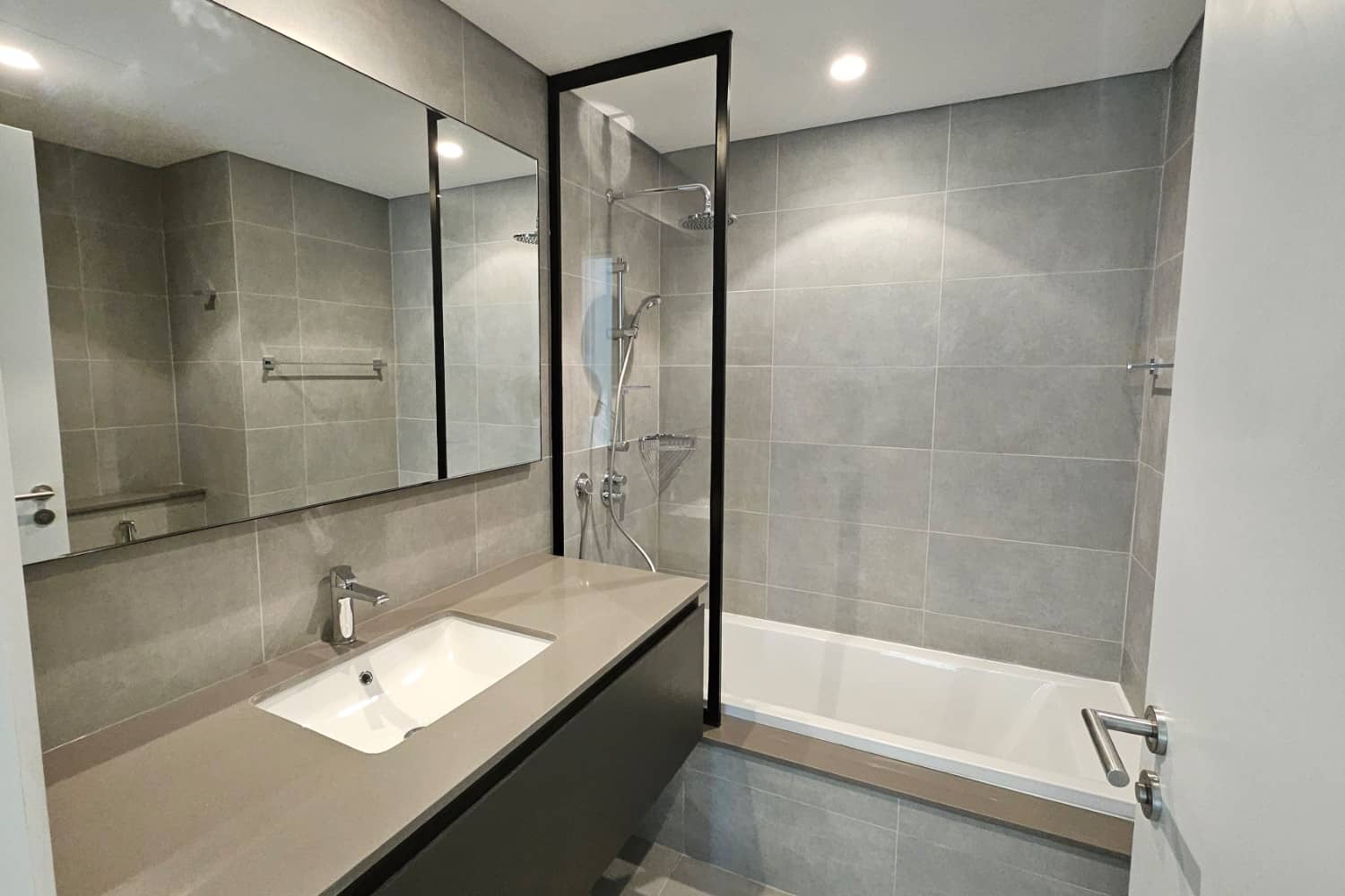 1 Bedroom Apartment in Tiraz - photo 2