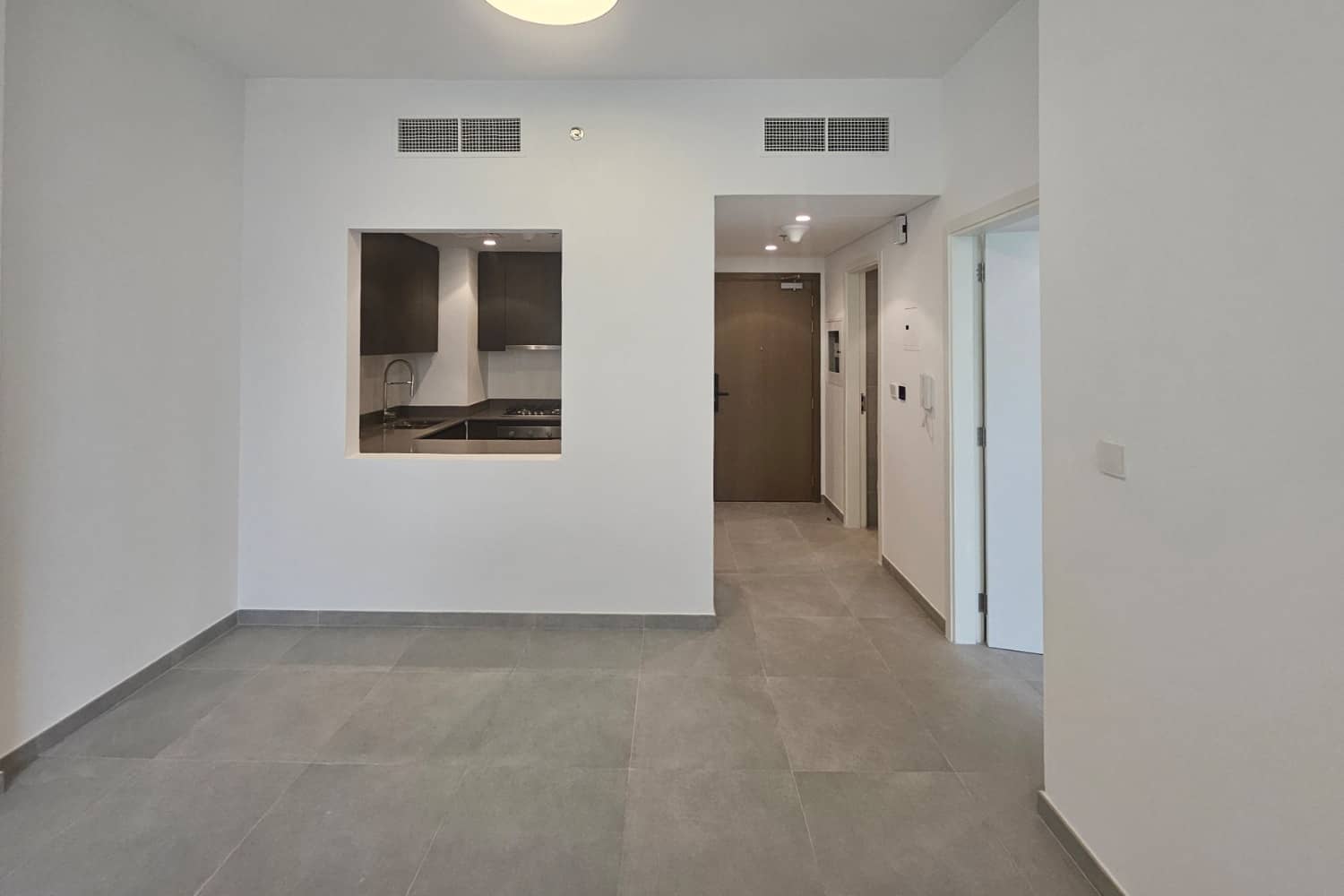 1 Bedroom Apartment in Tiraz - photo 1
