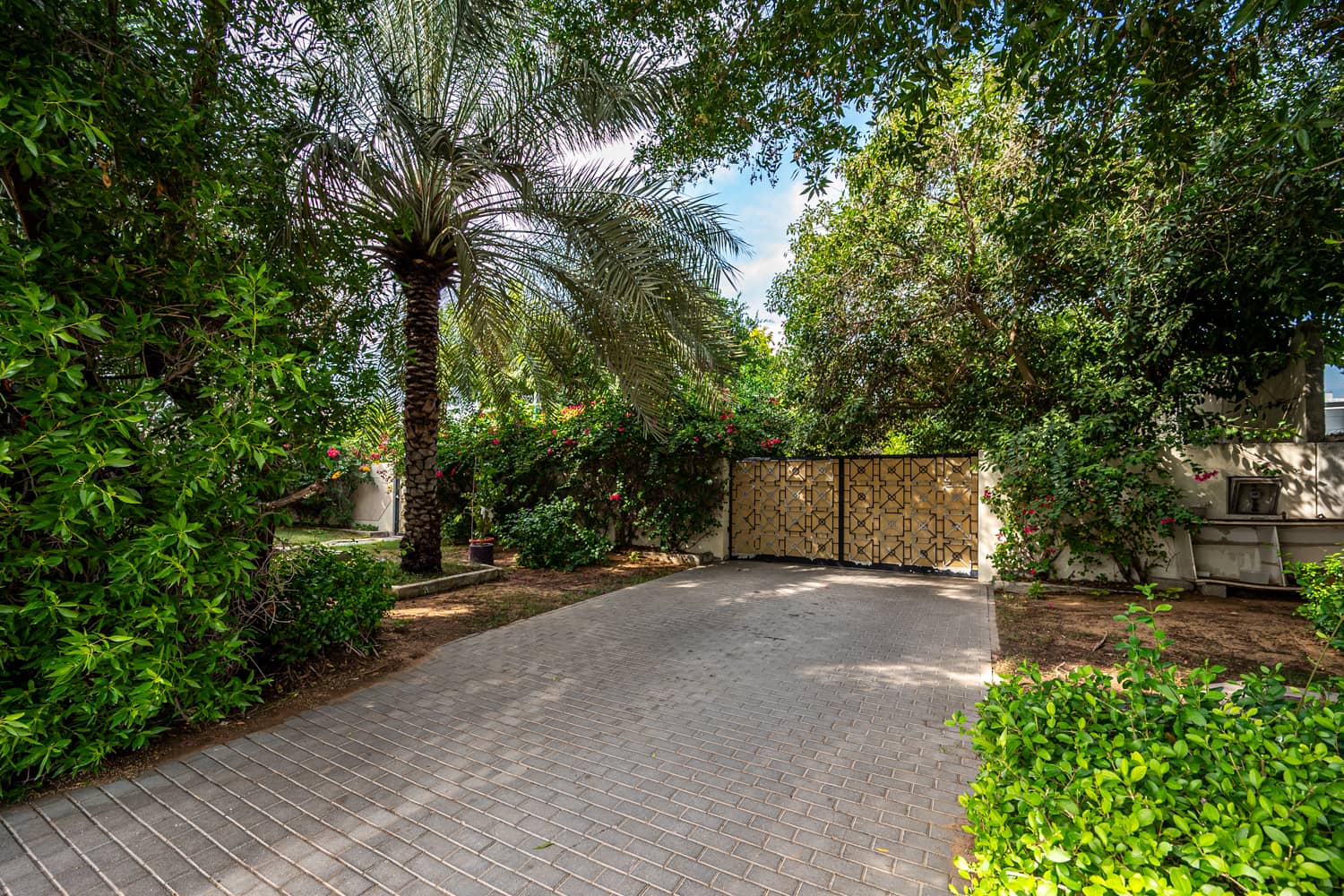 5 Bedroom Villa in Al Barsha 3 Villas - photo 1