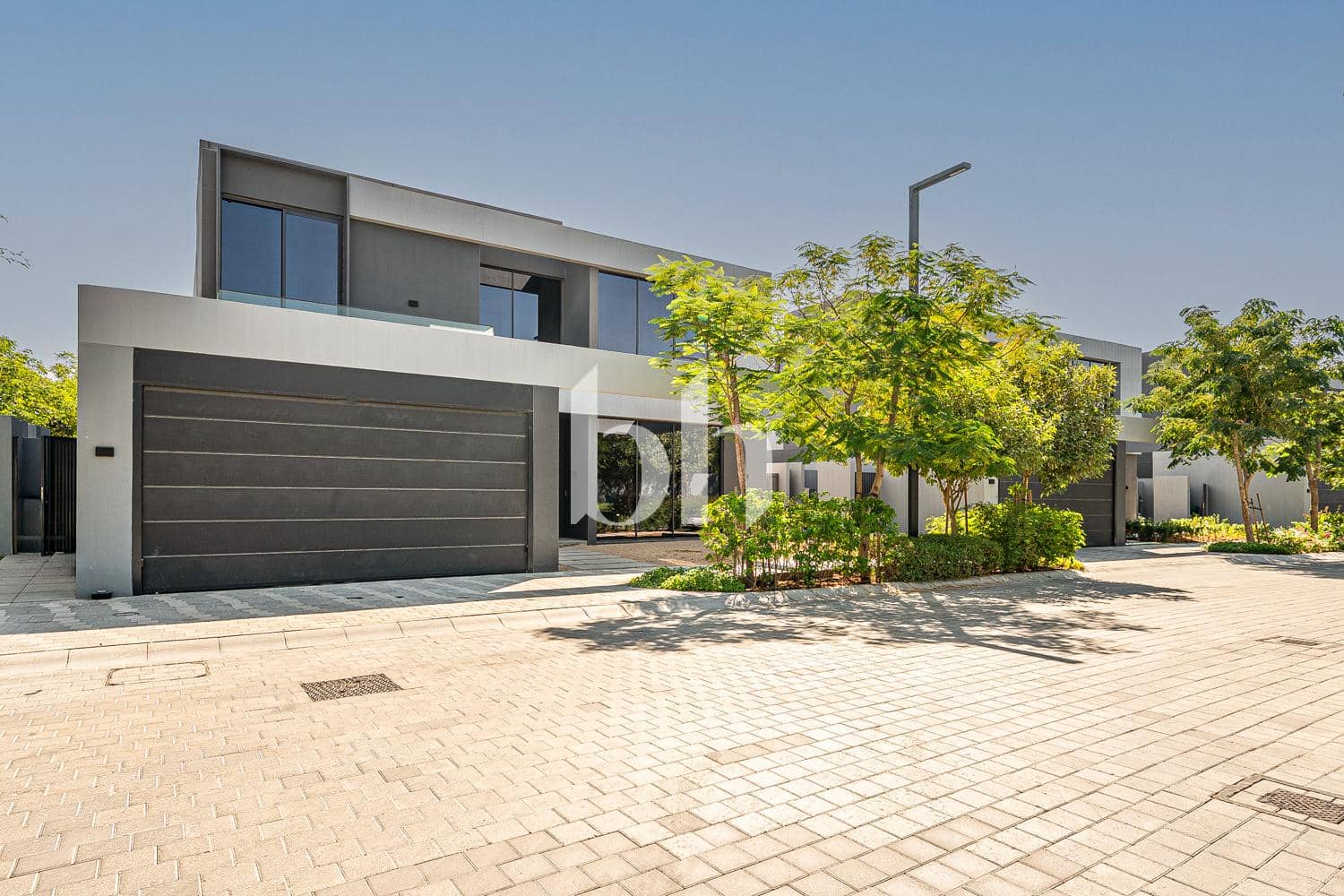 5 Bedroom Villa in Sendian