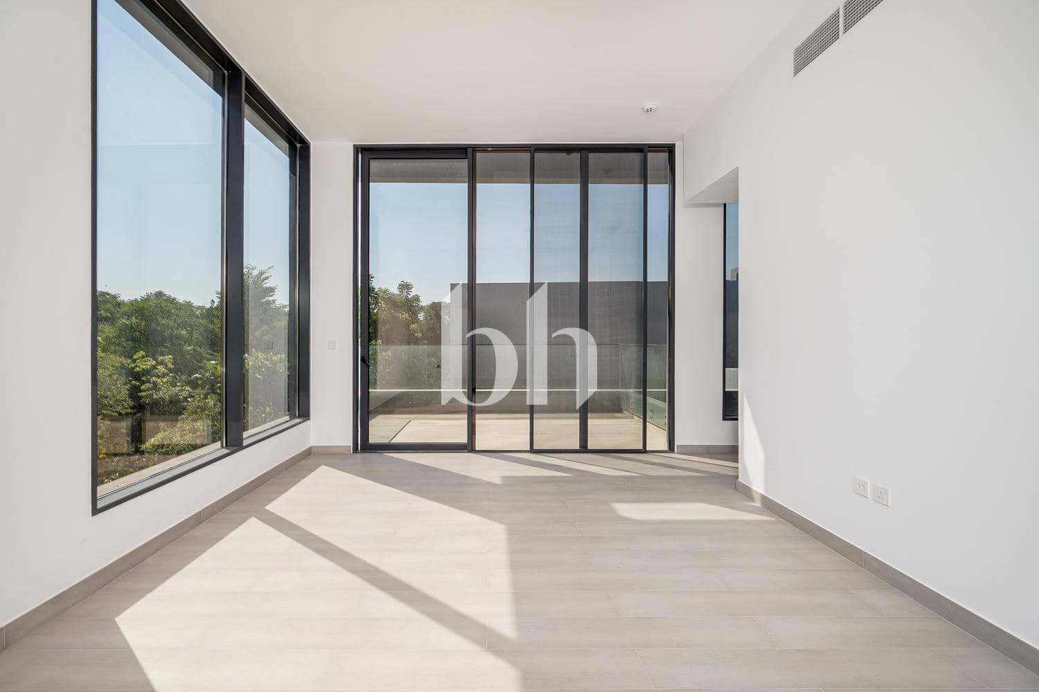 5 Bedroom Villa in Sendian - photo 1
