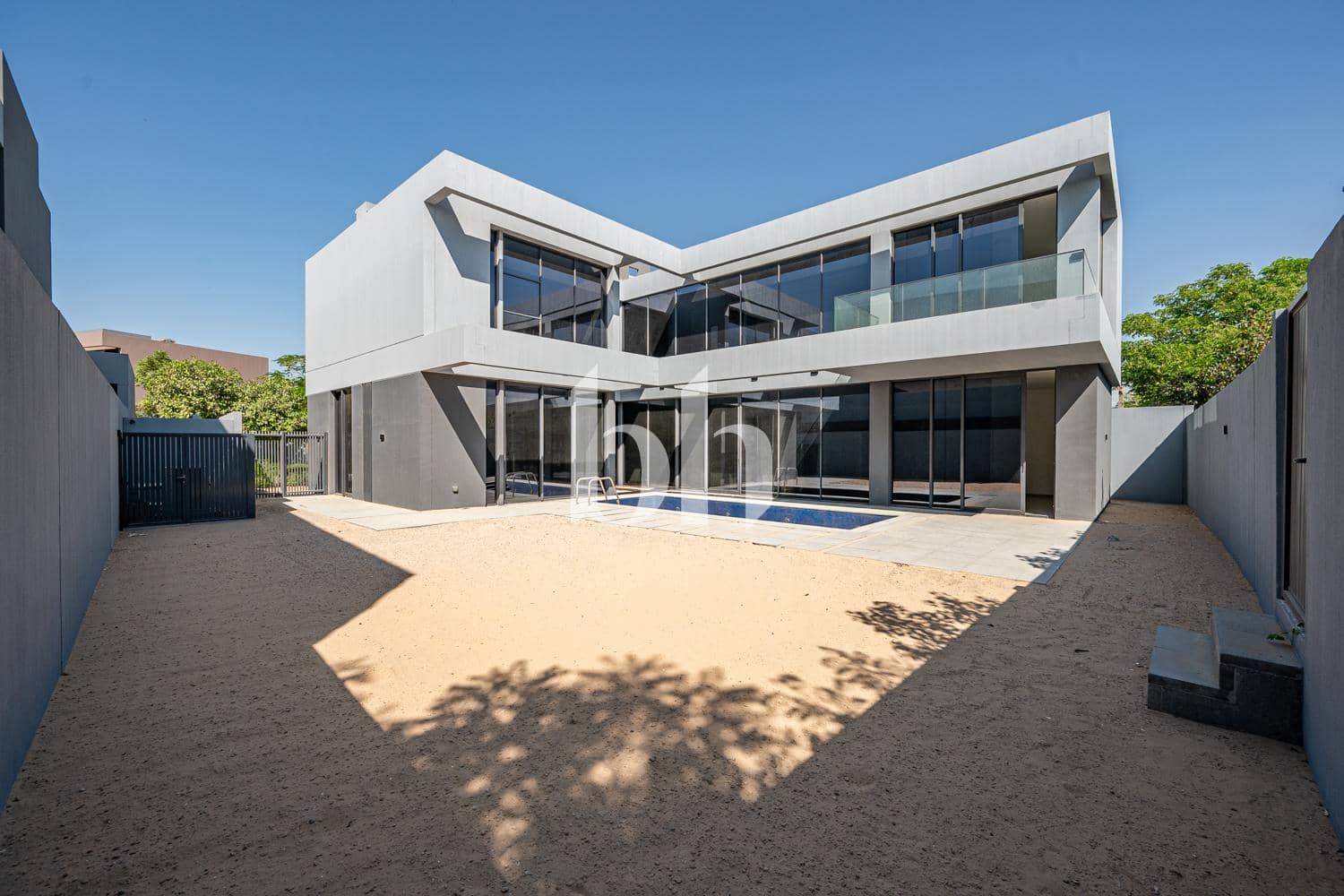5 Bedroom Villa in Sendian