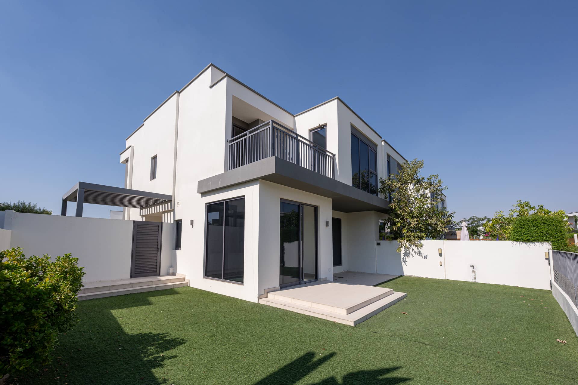5 Bedroom Townhouse in Maple 3