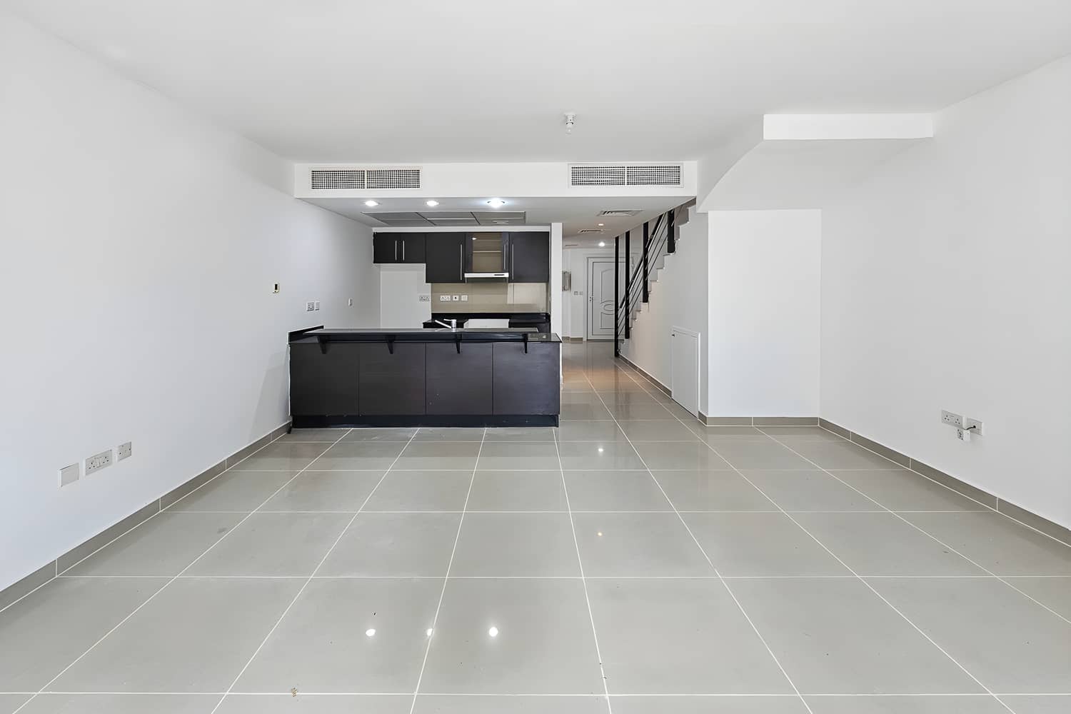 2 Bedroom Townhouse in Mediterranean Style - photo 2