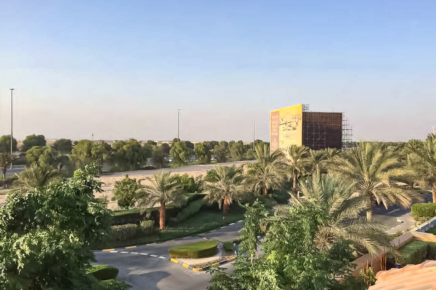 5 Bedrooms Villa in Western Residence South - photo 1