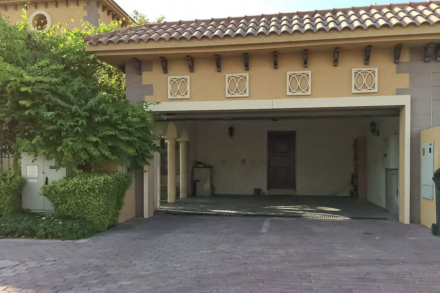 5 Bedrooms Villa in Western Residence South - photo 2