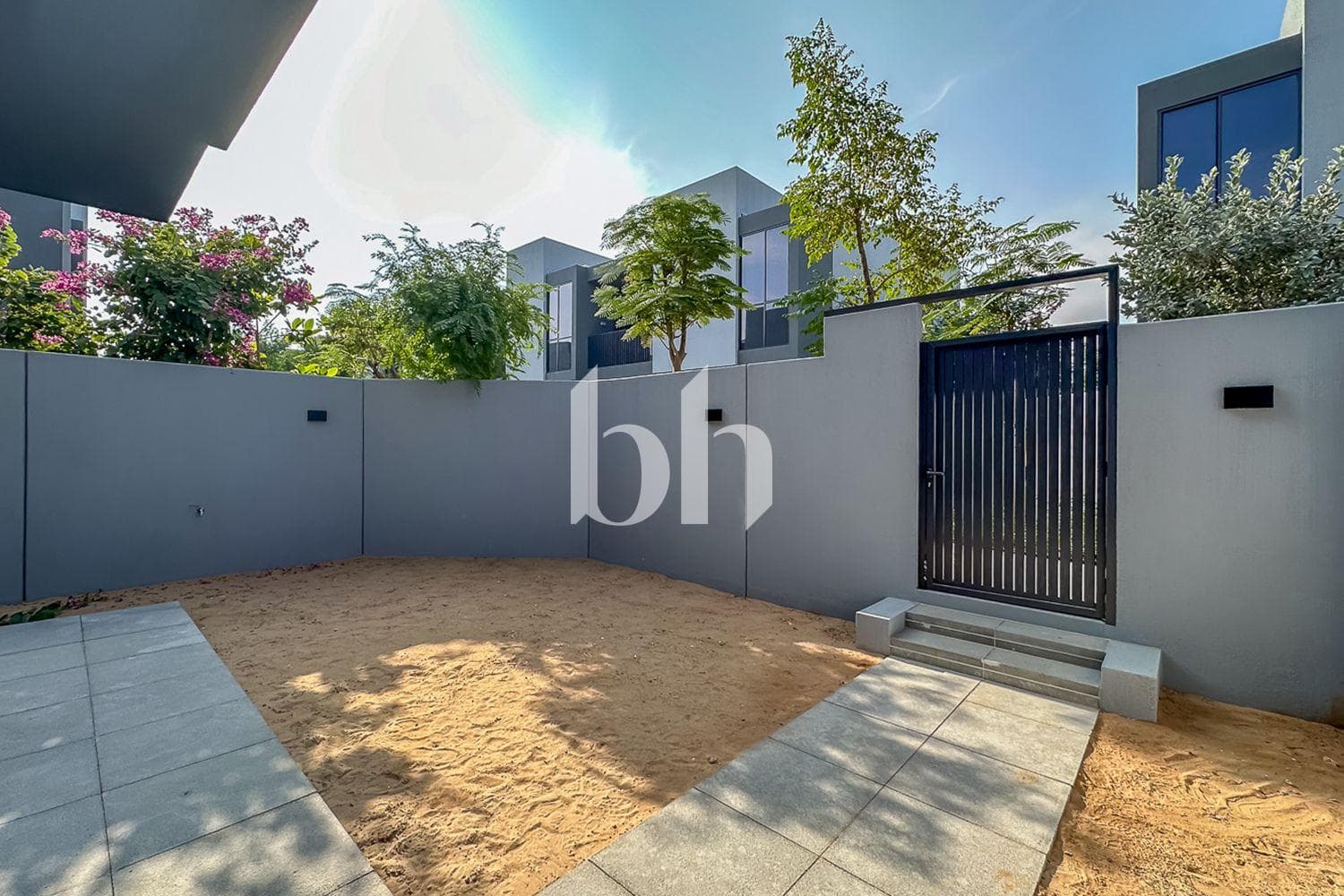 3 Bedrooms Townhouse in Sendian - photo 1