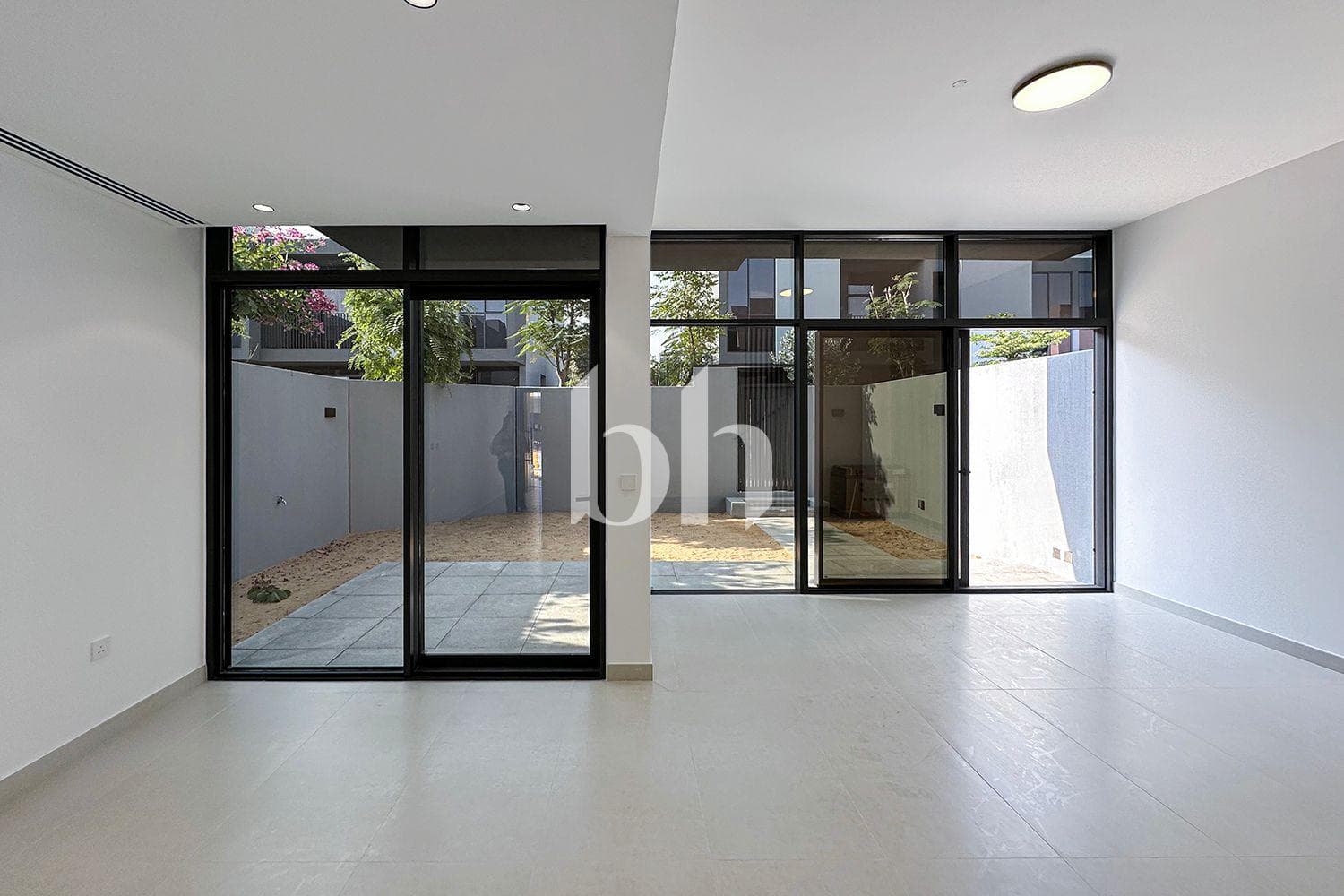 3 Bedrooms Townhouse in Sendian