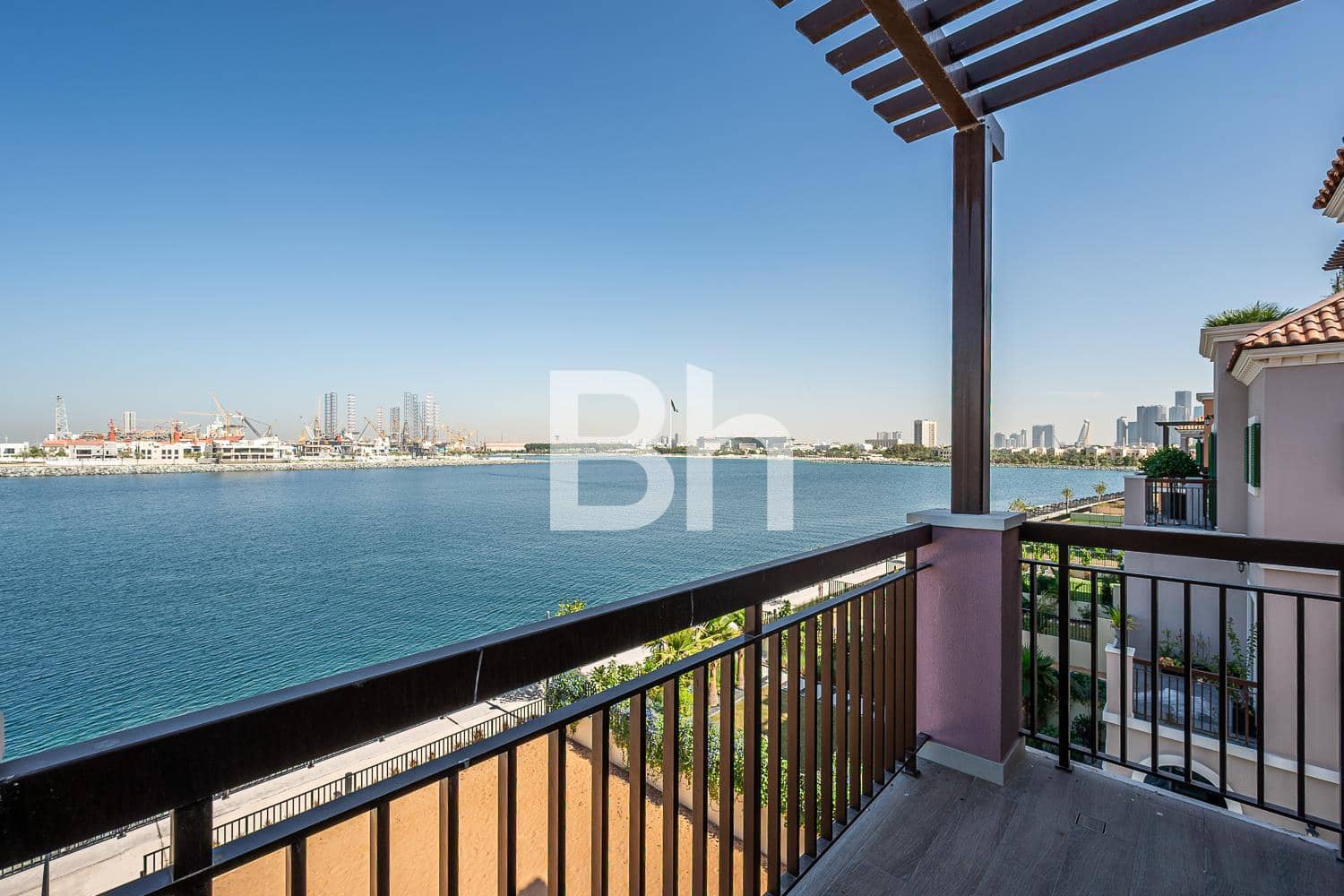 4 Bedroom Townhouse in Sur La Mer