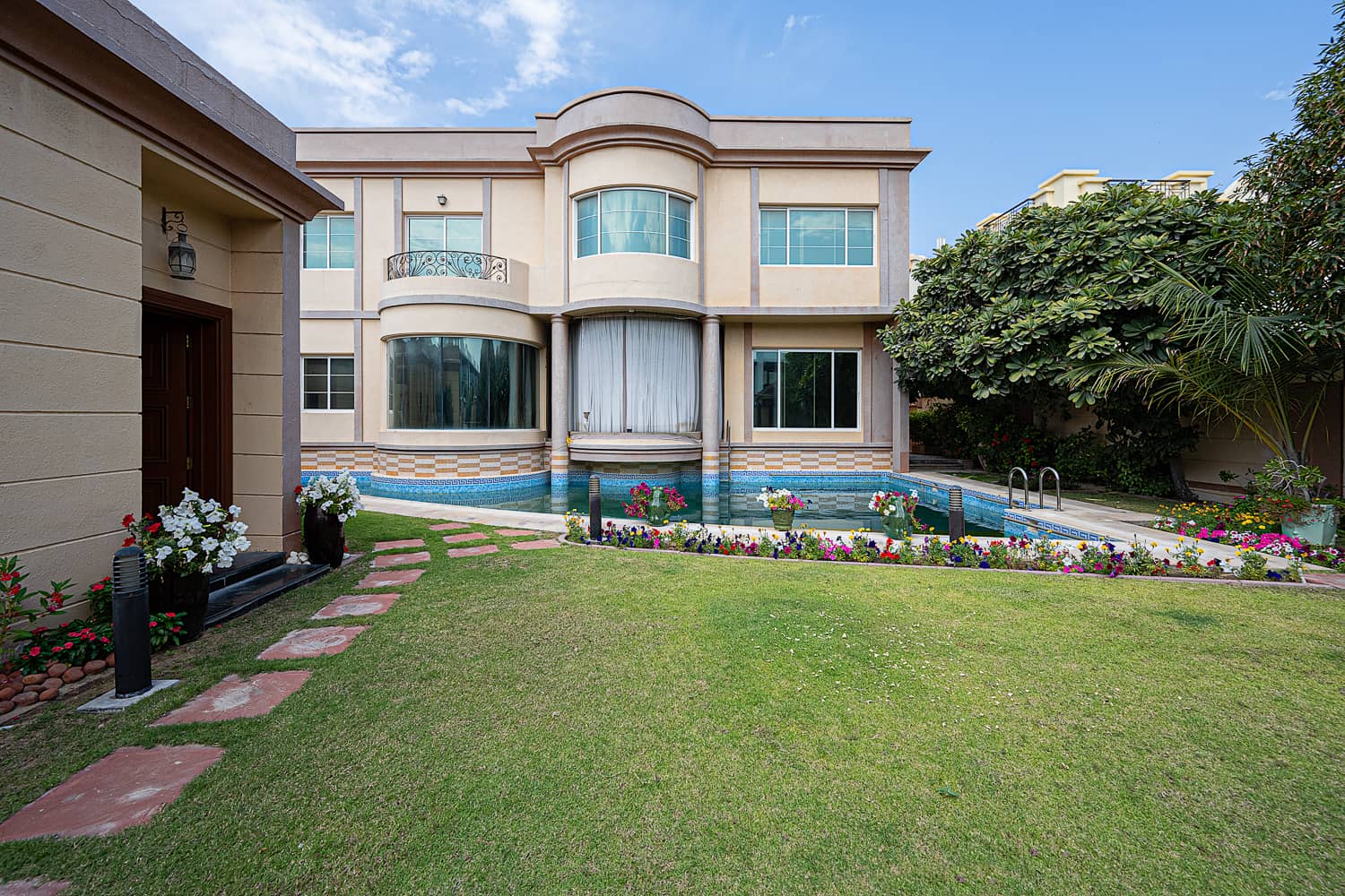 6 Bedroom Villa in Al Safa 1 Villas - photo 2
