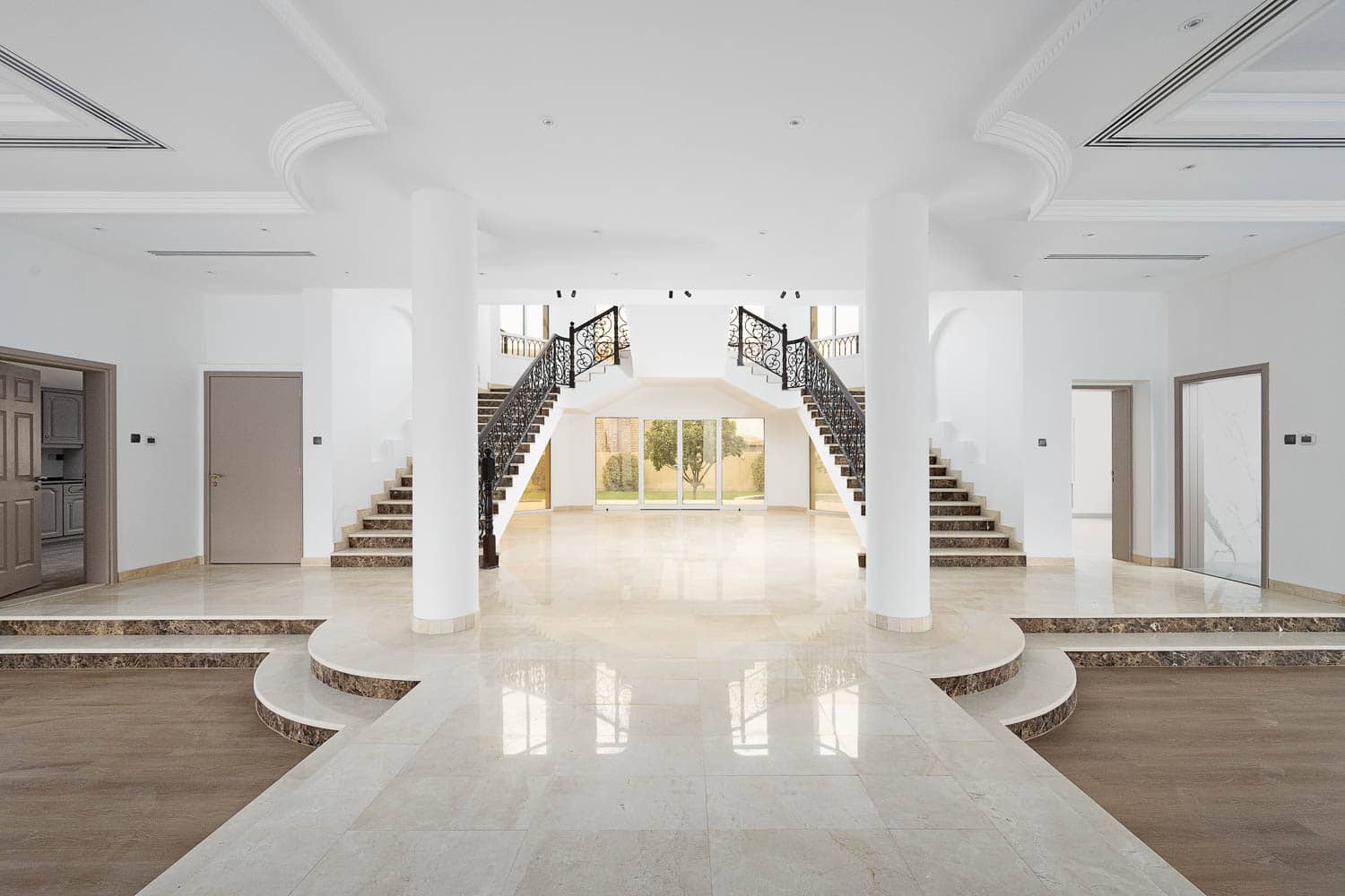 5 Bedroom Villa in Al Barsha 3 Villas - photo 2