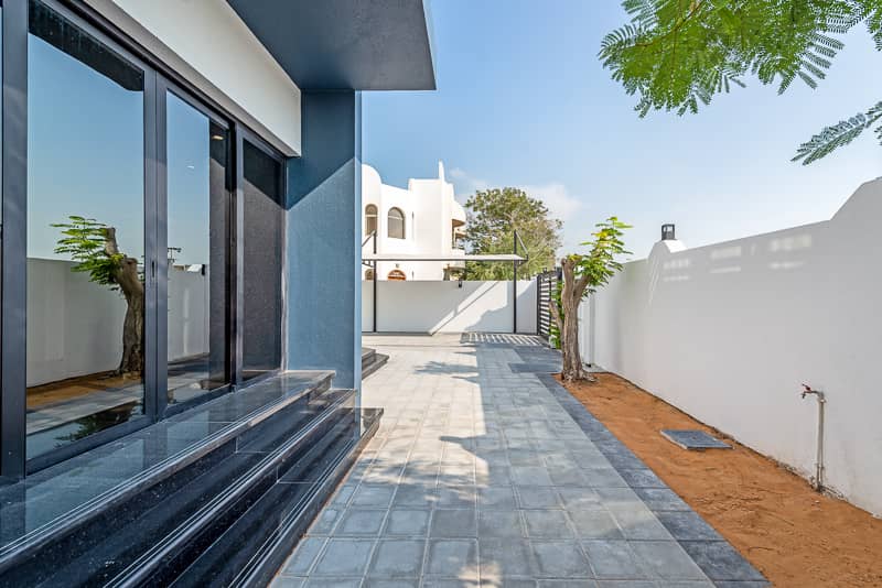 4 Bedroom Villa in Umm Suqeim 3 Villas - photo 2